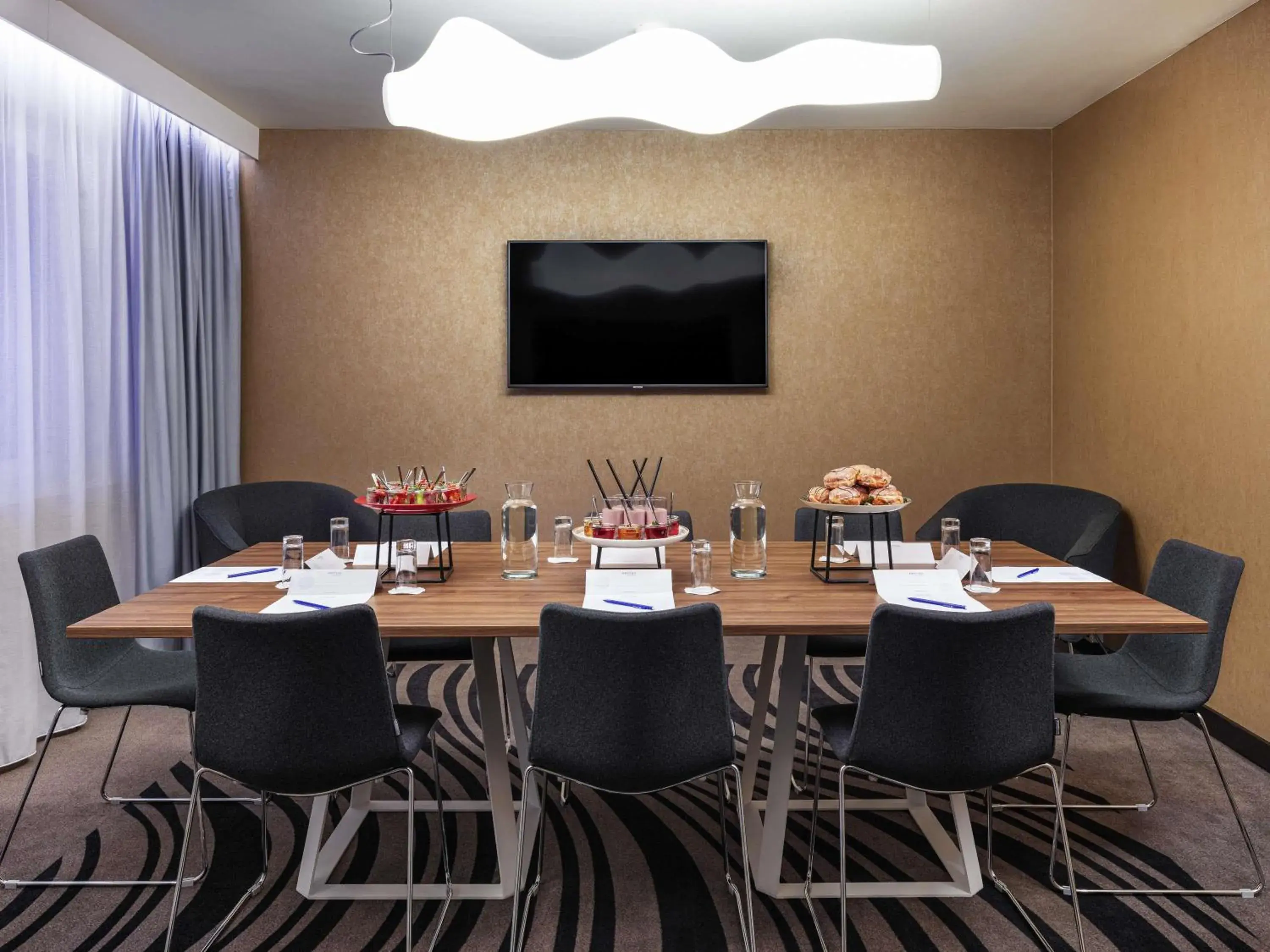 Apartment with One King Bed in Novotel Poznan Centrum Apartment with One King Bed in Novotel Poznan Centrum