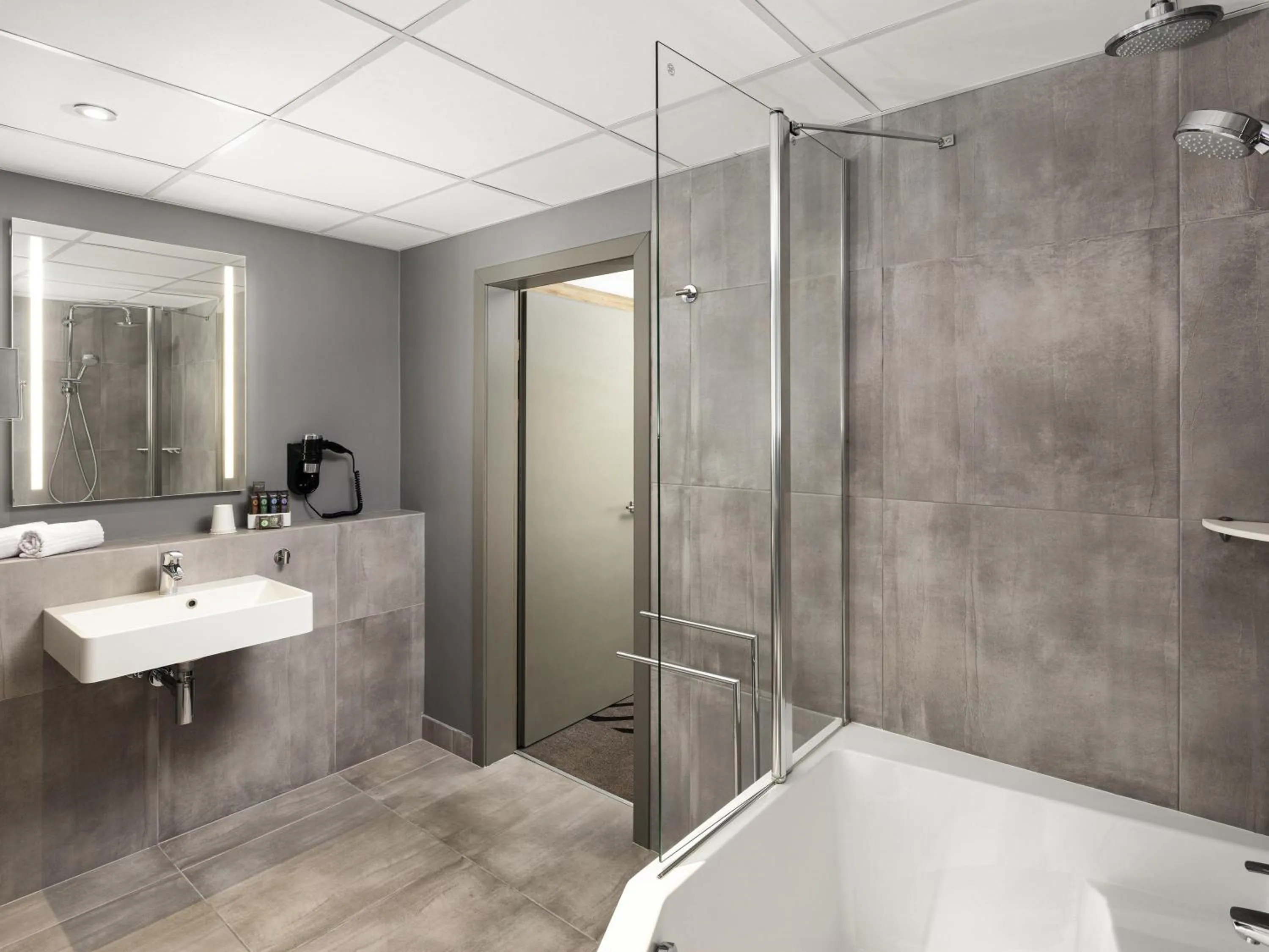 Bedroom in Novotel Poznan Centrum