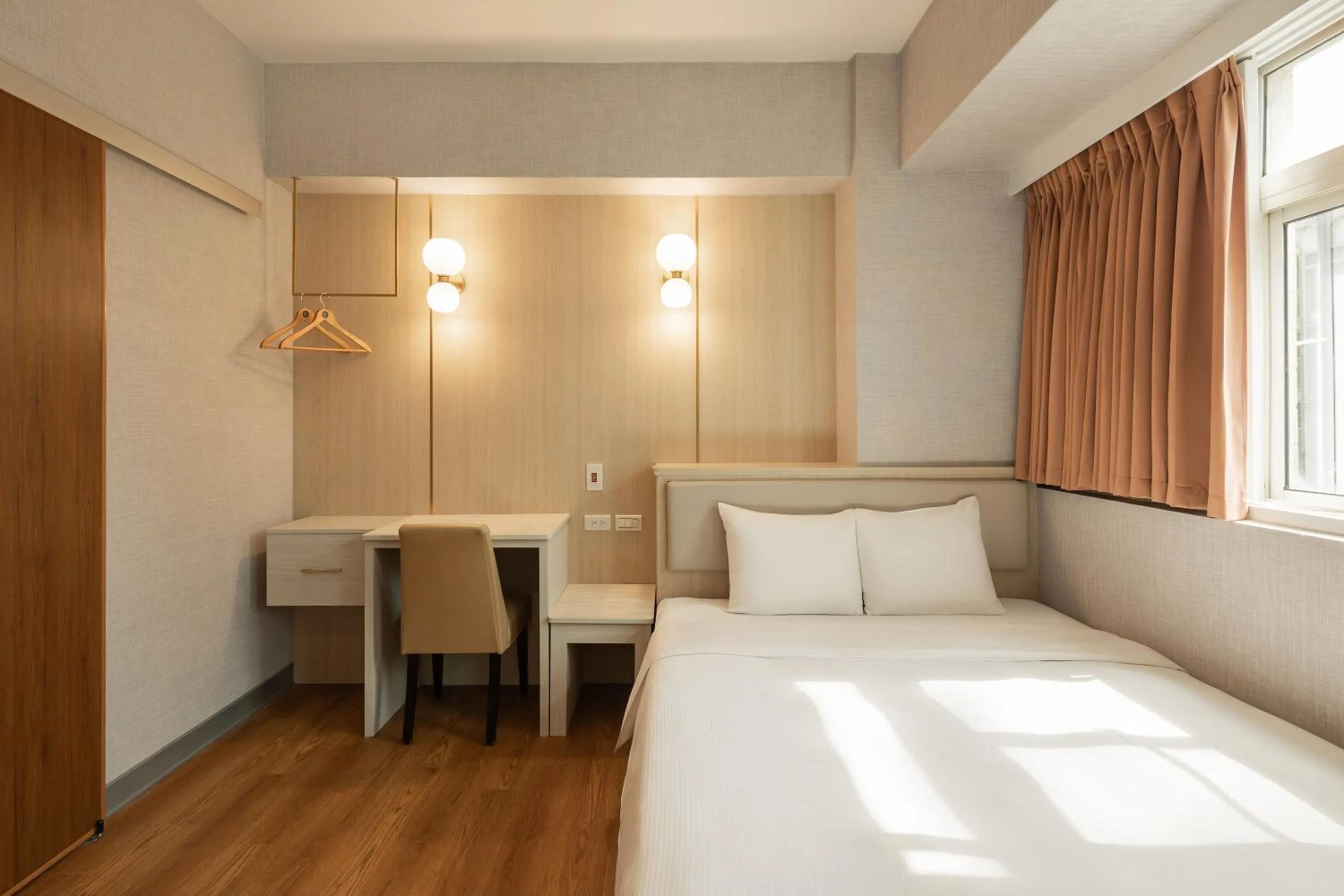 Photo of the whole room, Bed in Kindness Hotel - Weiwuying Branch