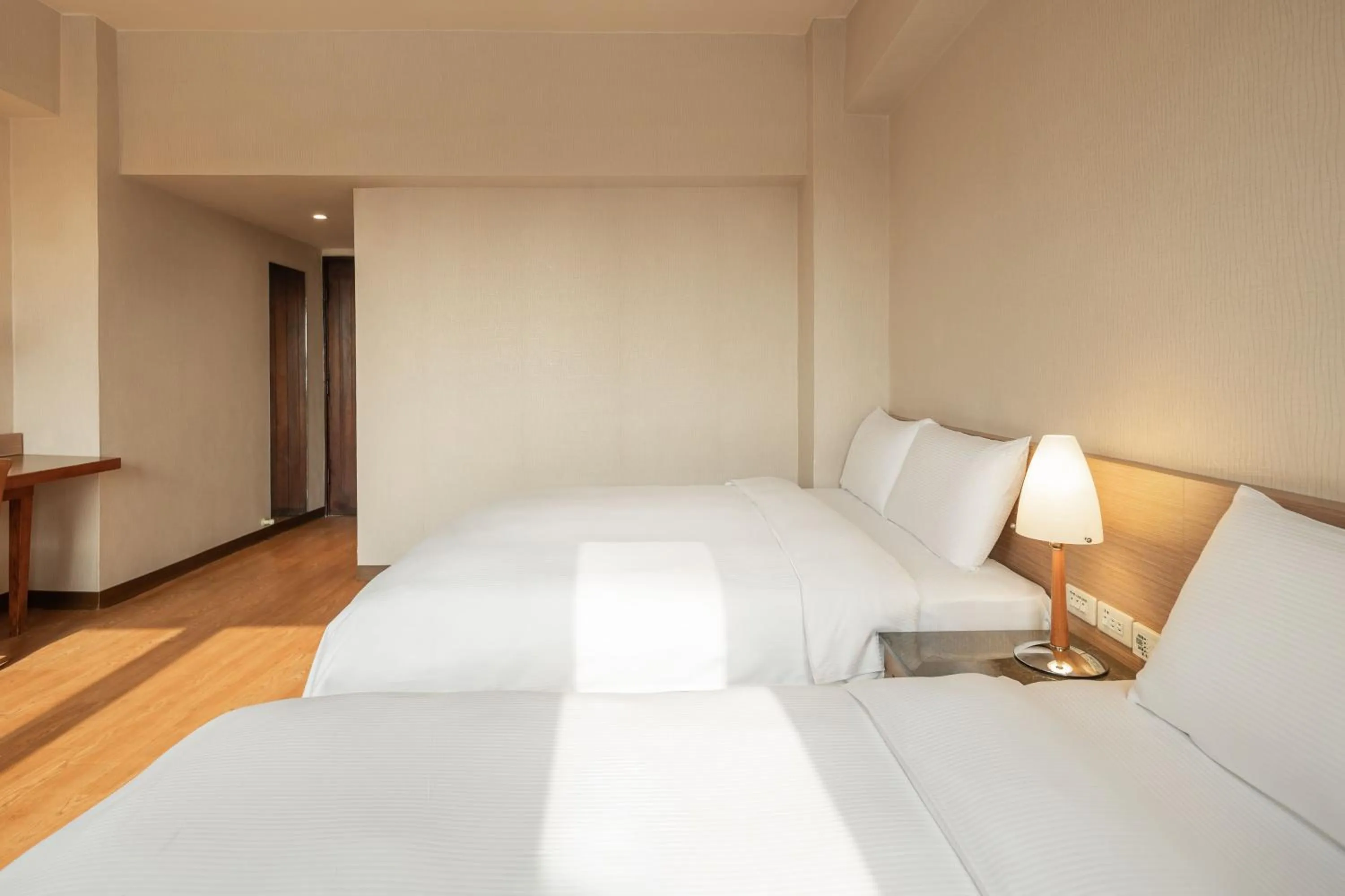 Seating area, Bed in Kindness Hotel - Wu Jia