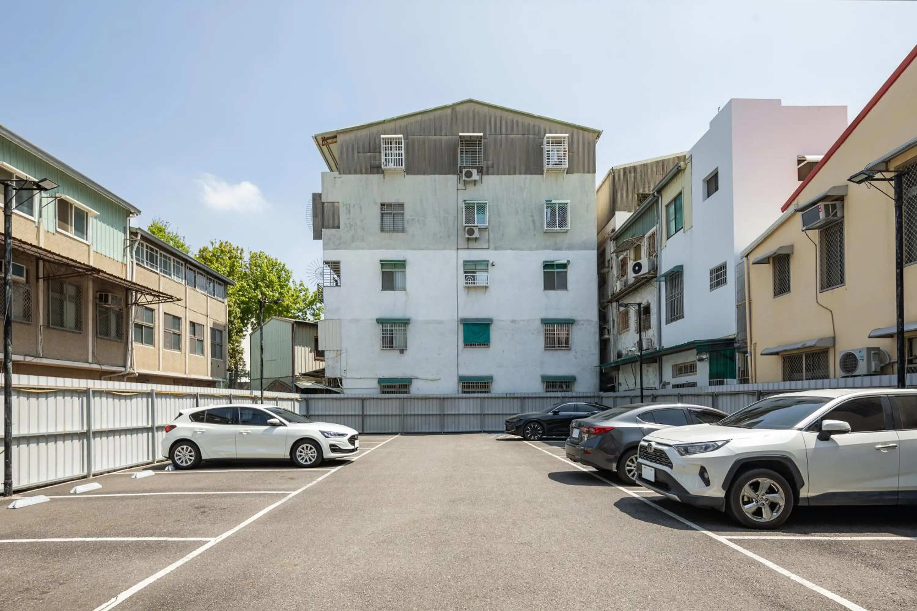 Parking in Kindness Hotel - Tainan Mingsheng Branch