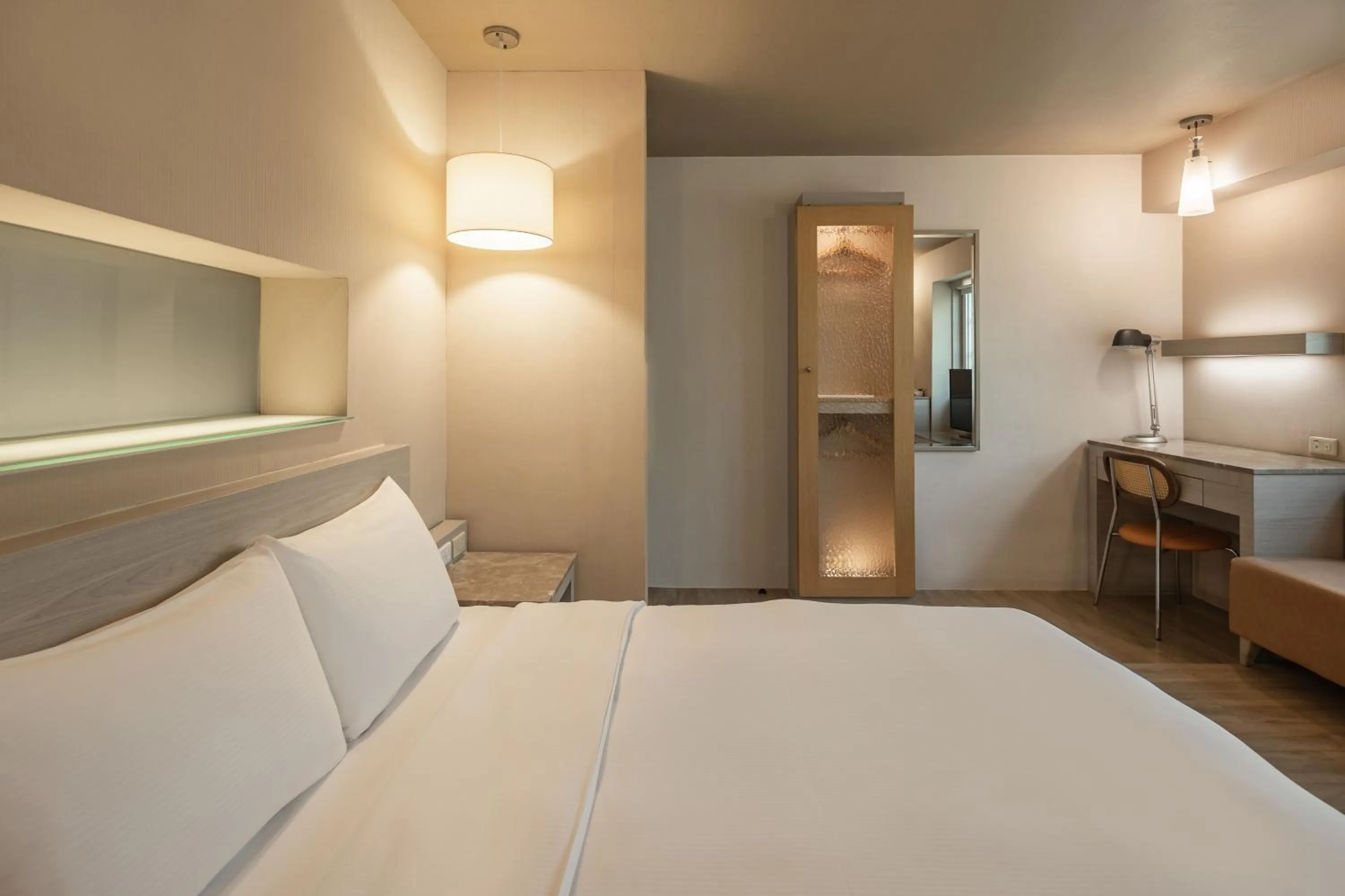 Bedroom, Bed in Kindness Hotel - Hanshen