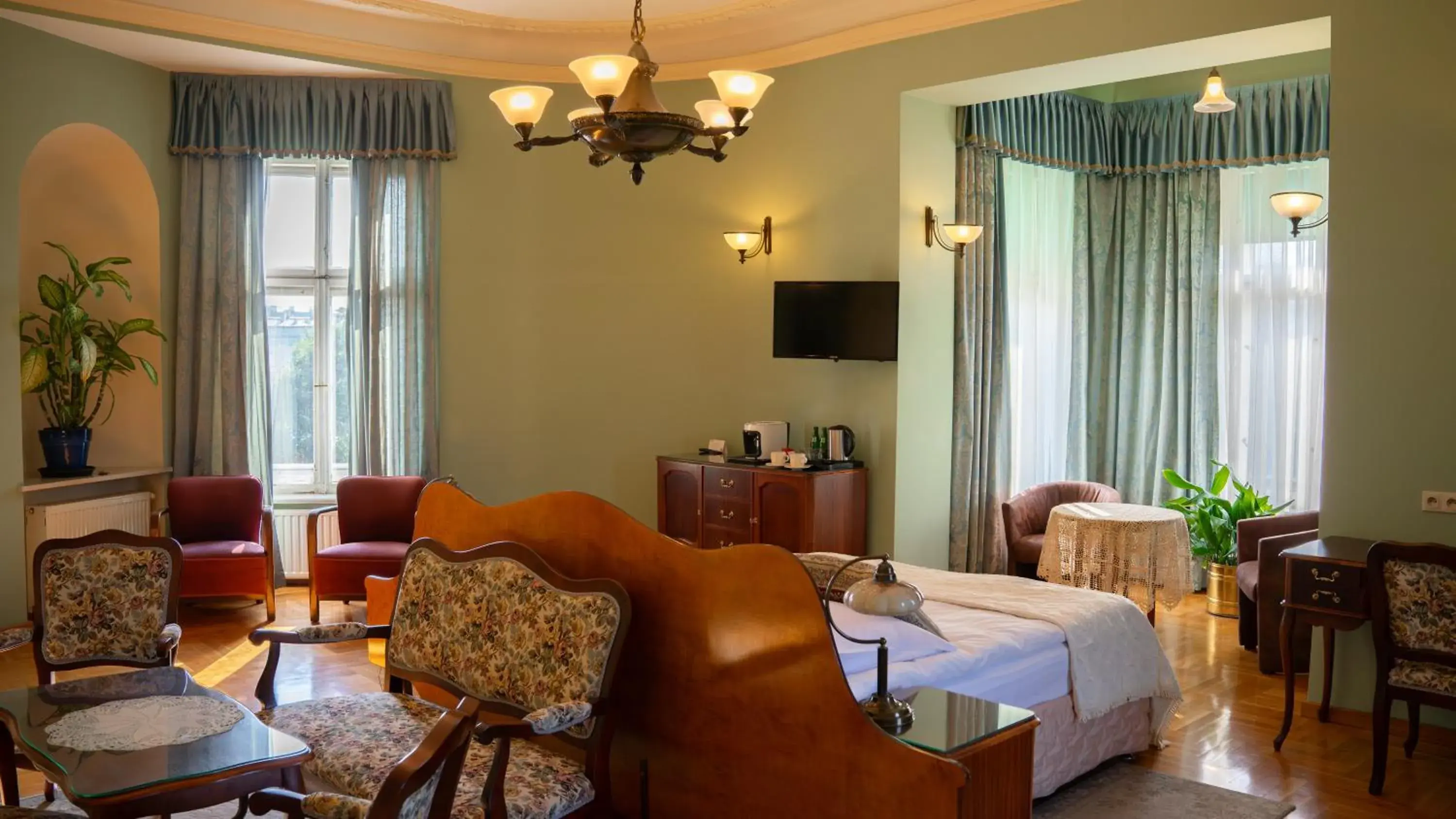 Photo of the whole room, Bed in Hotel Polonia Photo of the whole room, Bed in Hotel Polonia