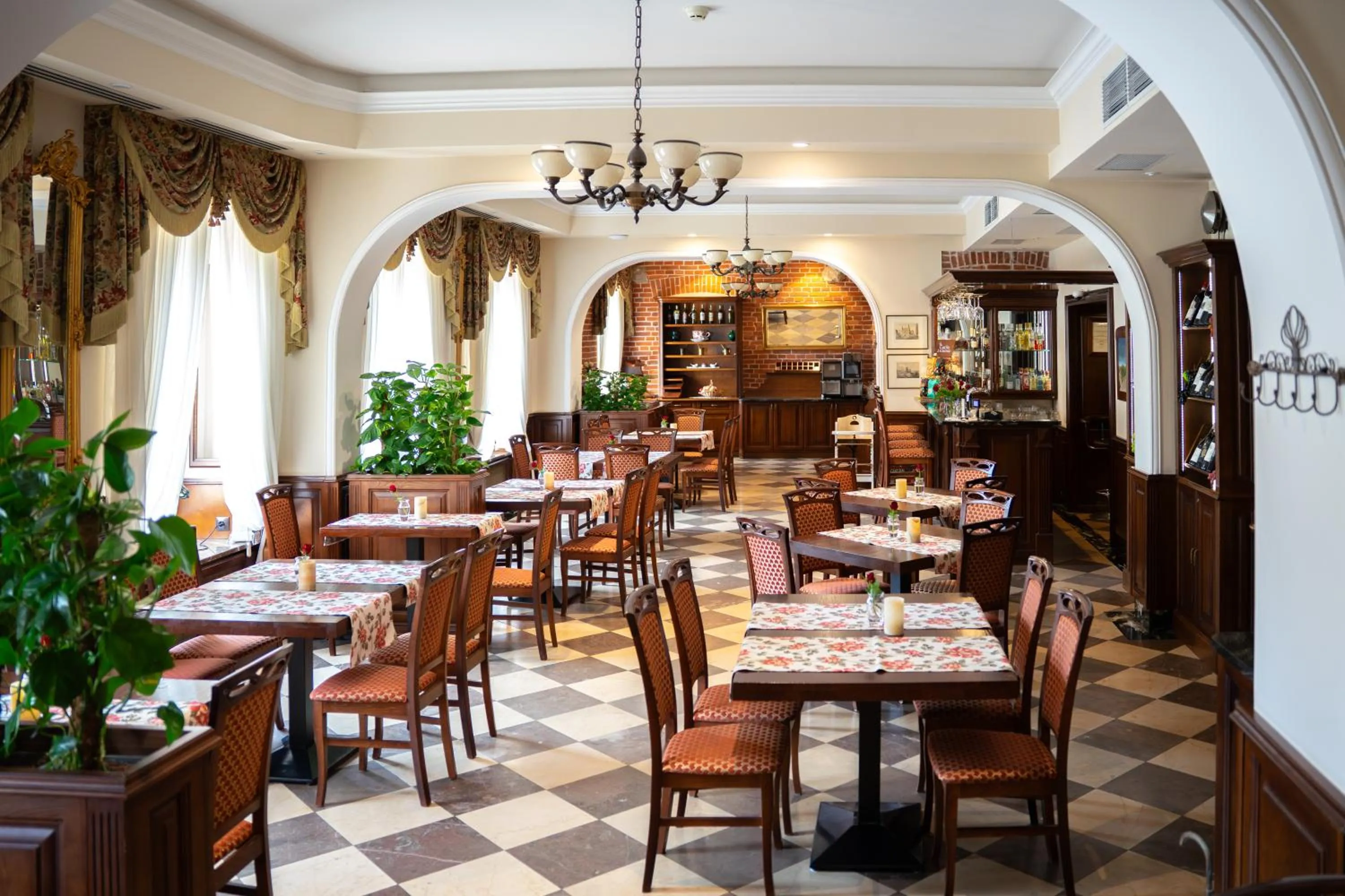 Restaurant/places to eat in Hotel Polonia