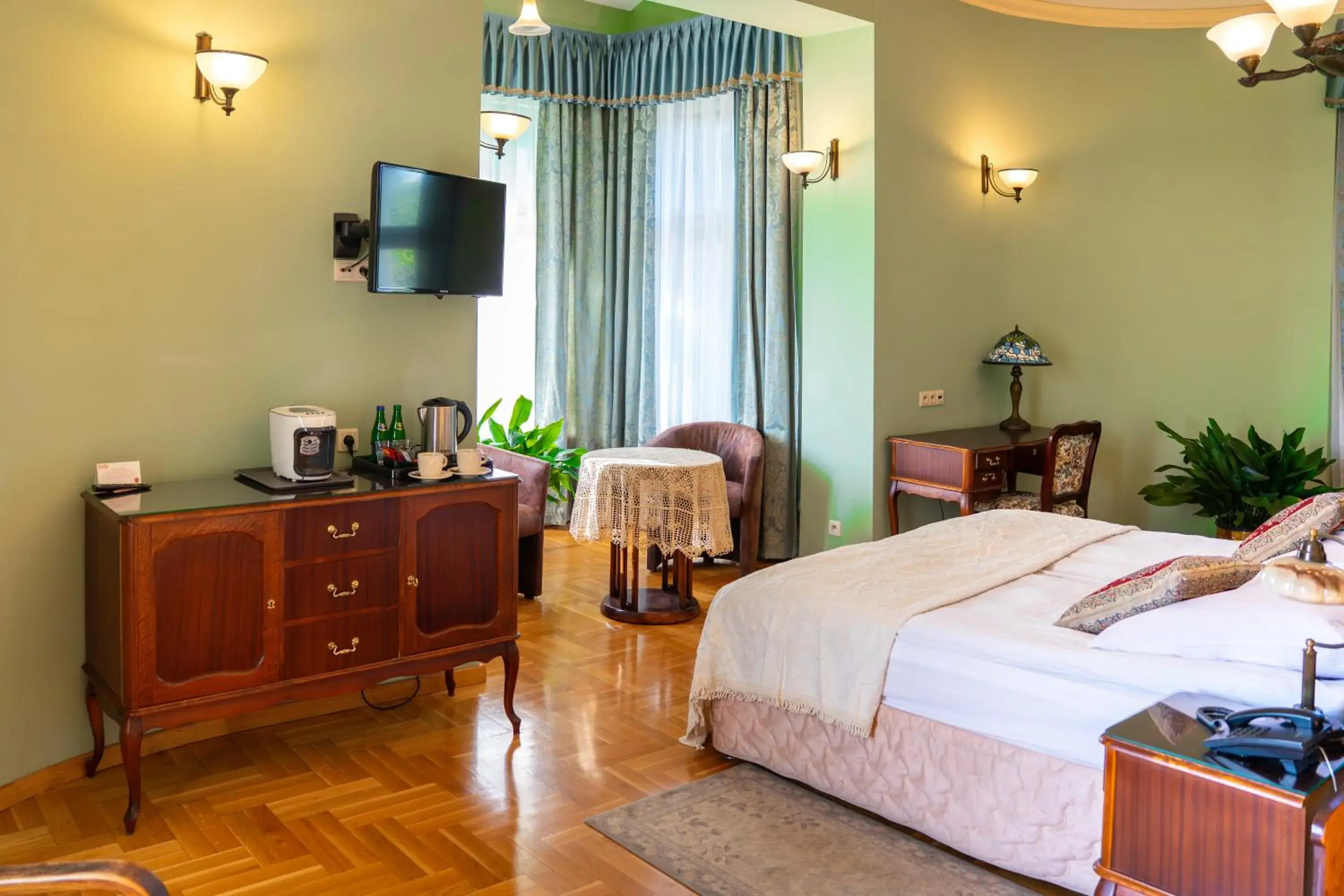 Photo of the whole room, Bed in Hotel Polonia Photo of the whole room, Bed in Hotel Polonia