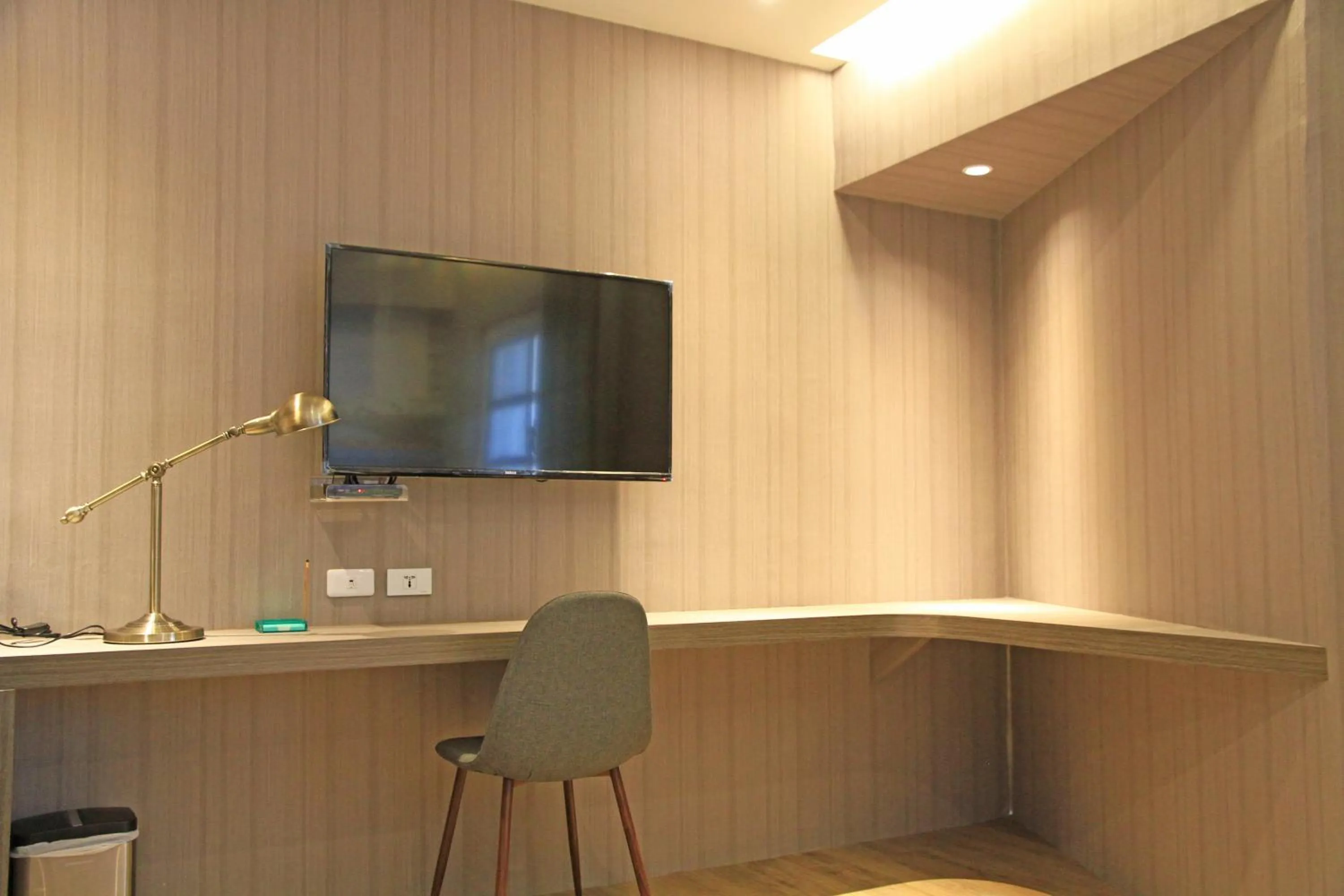 TV and multimedia in La Hotel-Baseball Theme Hall