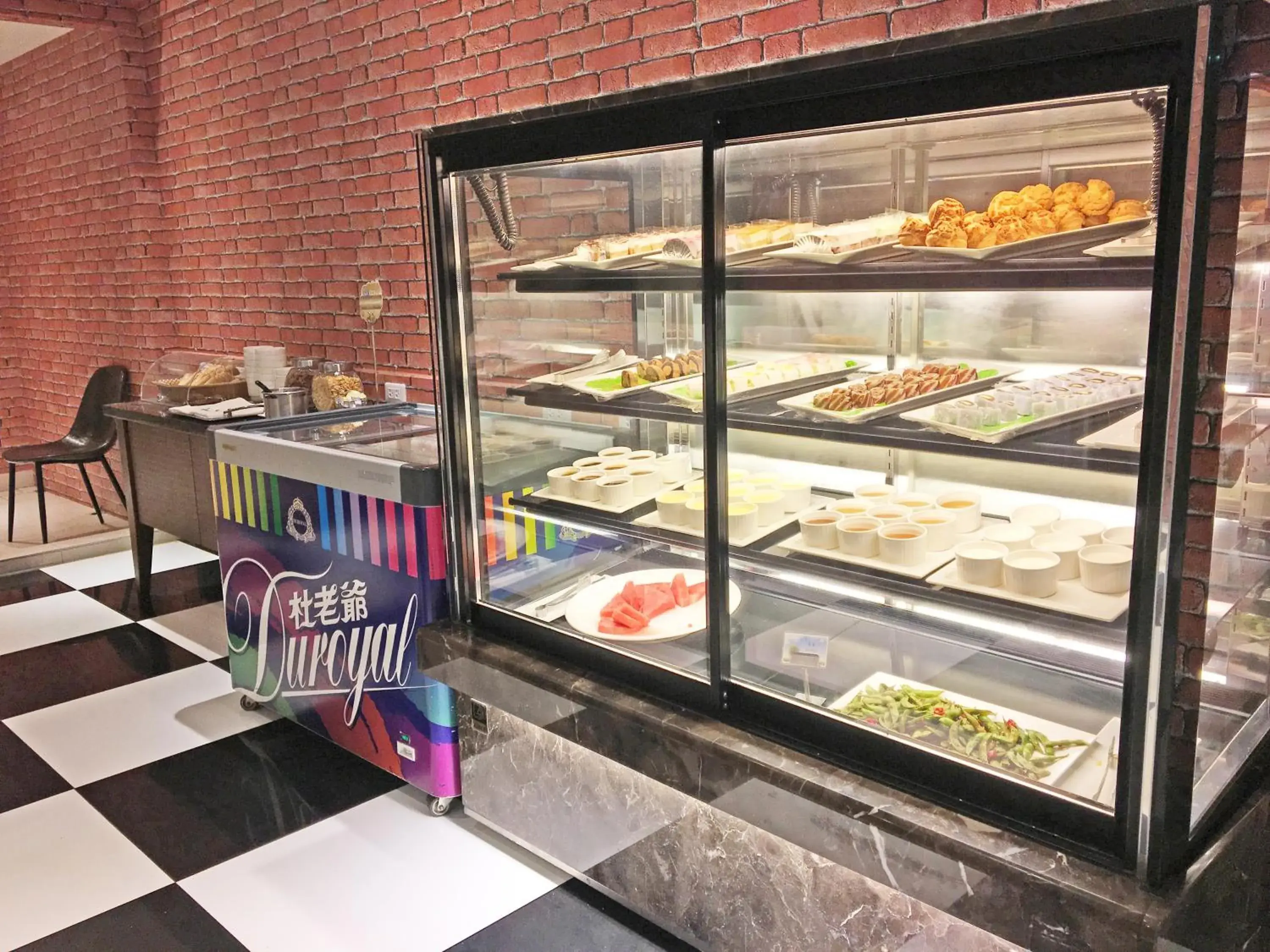 Restaurant/places to eat in La Hotel-Baseball Theme Hall Restaurant/places to eat in La Hotel-Baseball Theme Hall