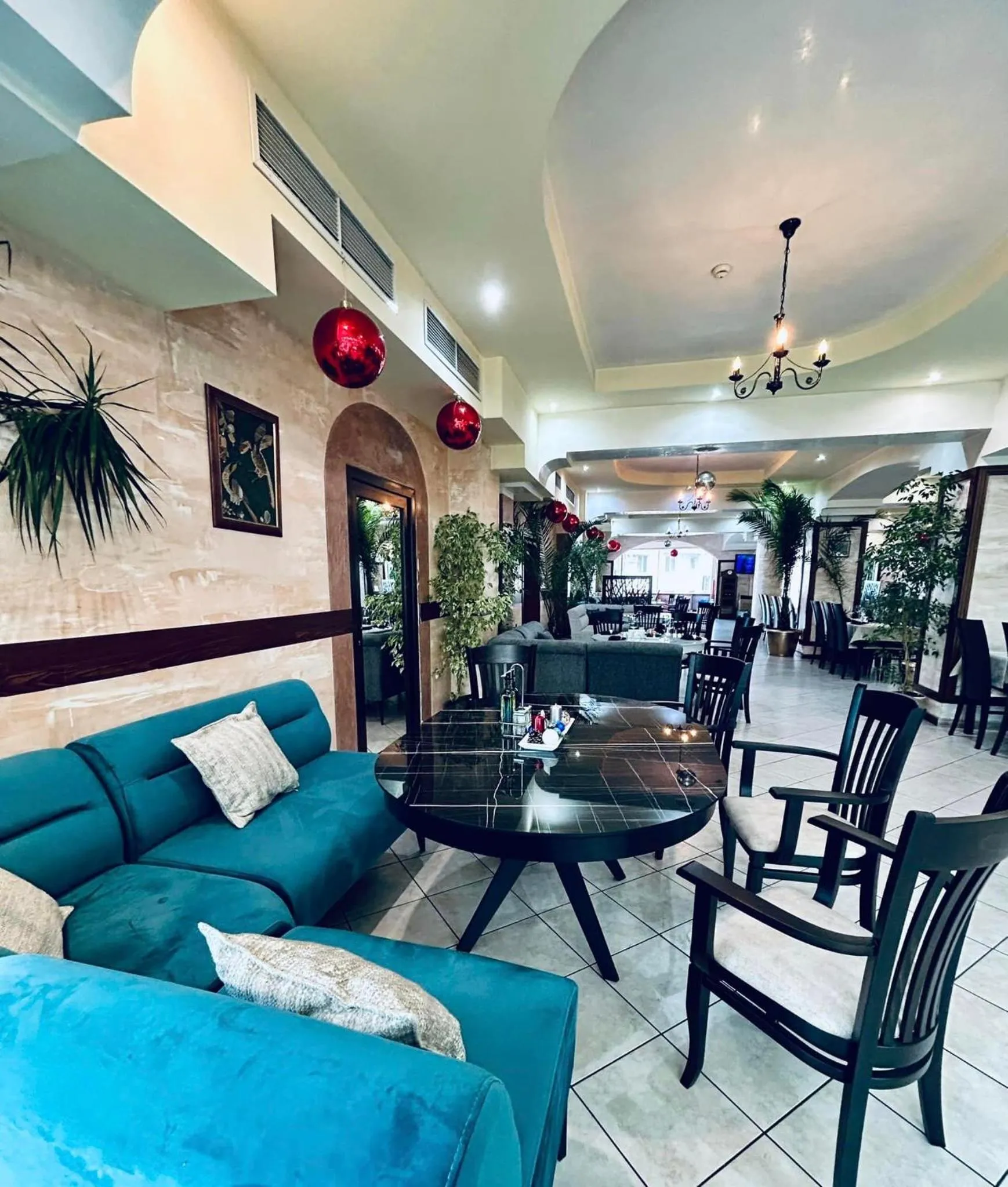 Restaurant/places to eat in Meatsa Hotel