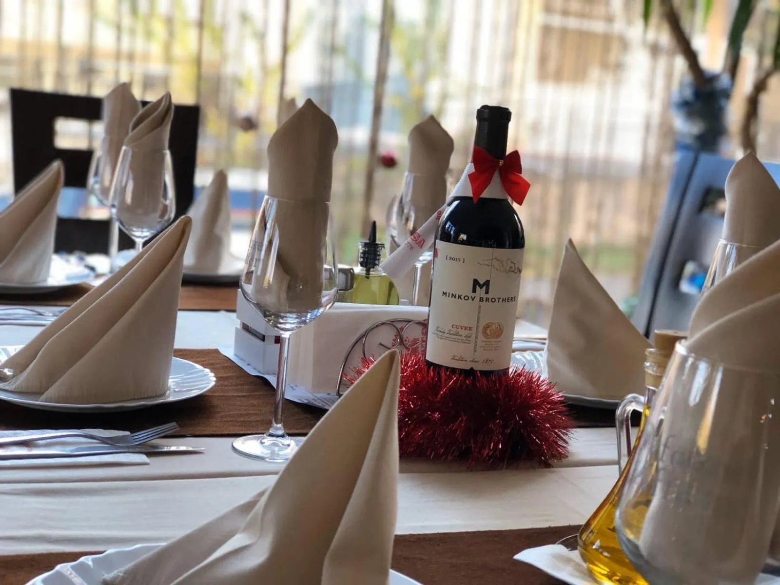 Restaurant/places to eat in Meatsa Hotel
