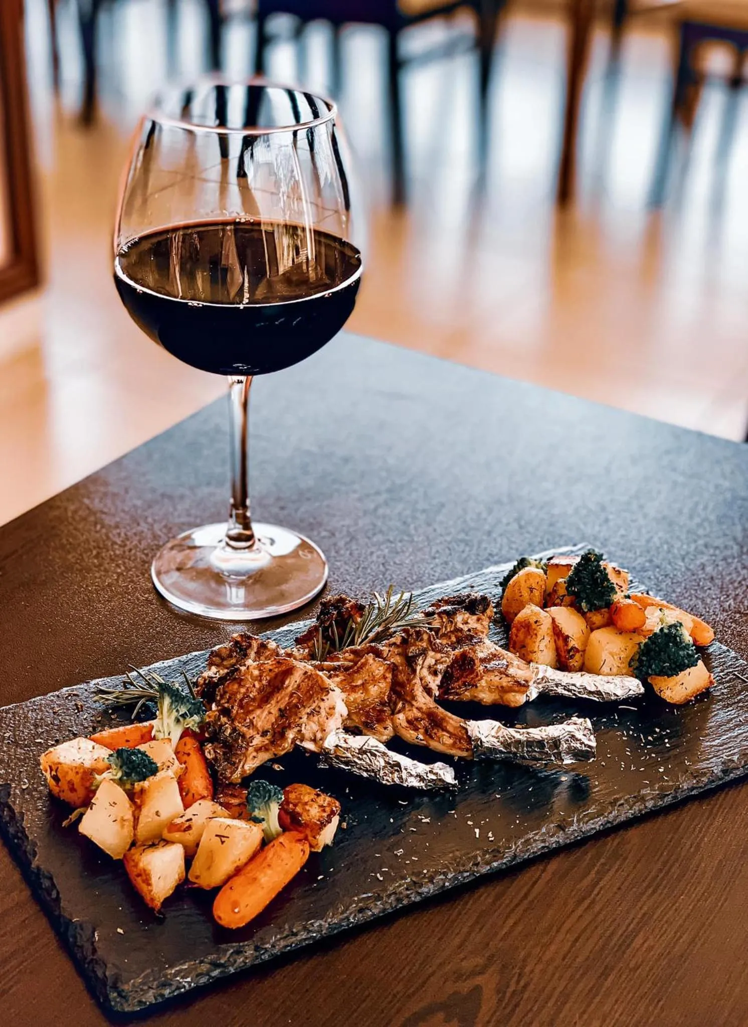 Restaurant/places to eat in Meatsa Hotel