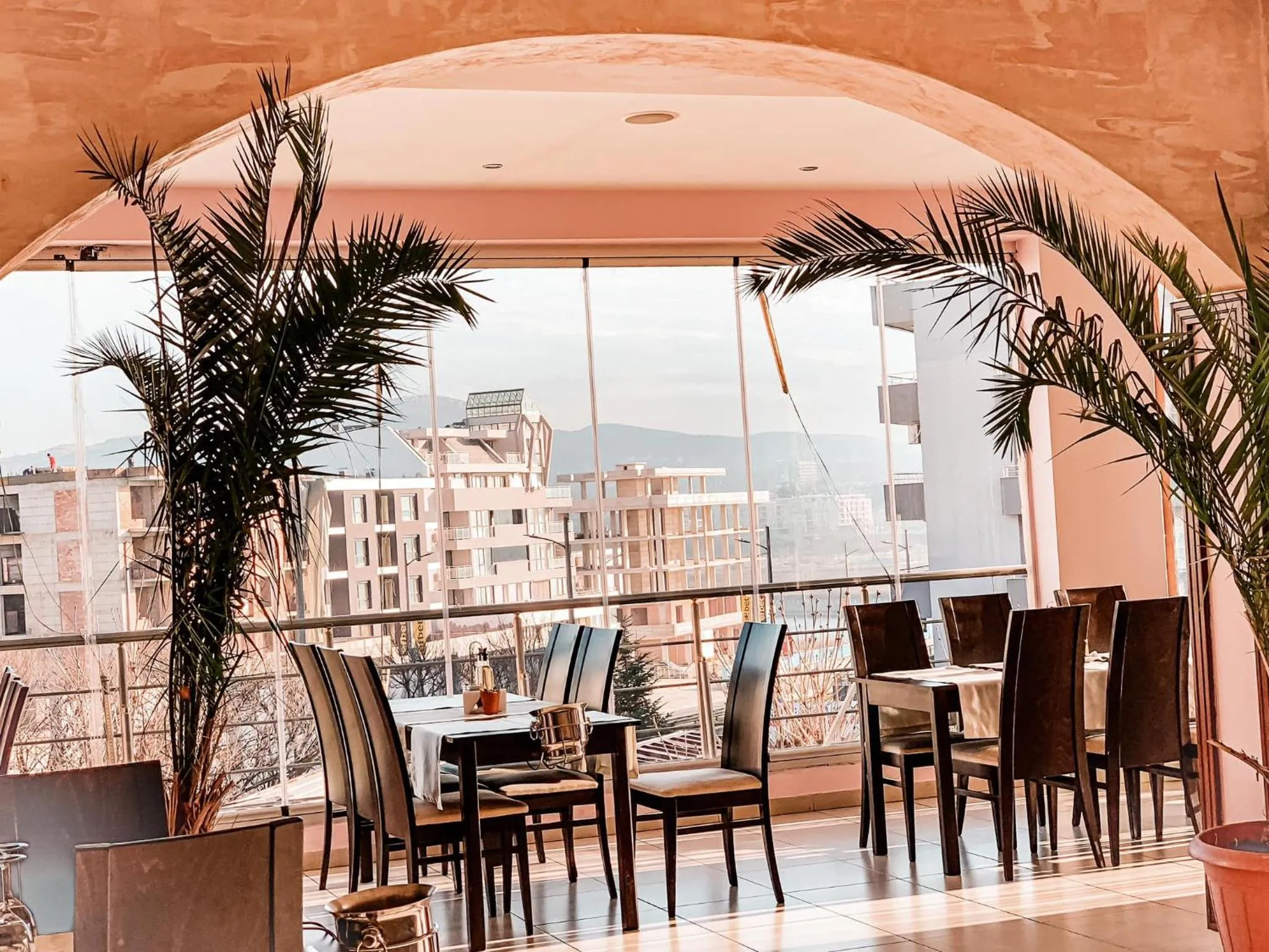 Restaurant/places to eat in Meatsa Hotel