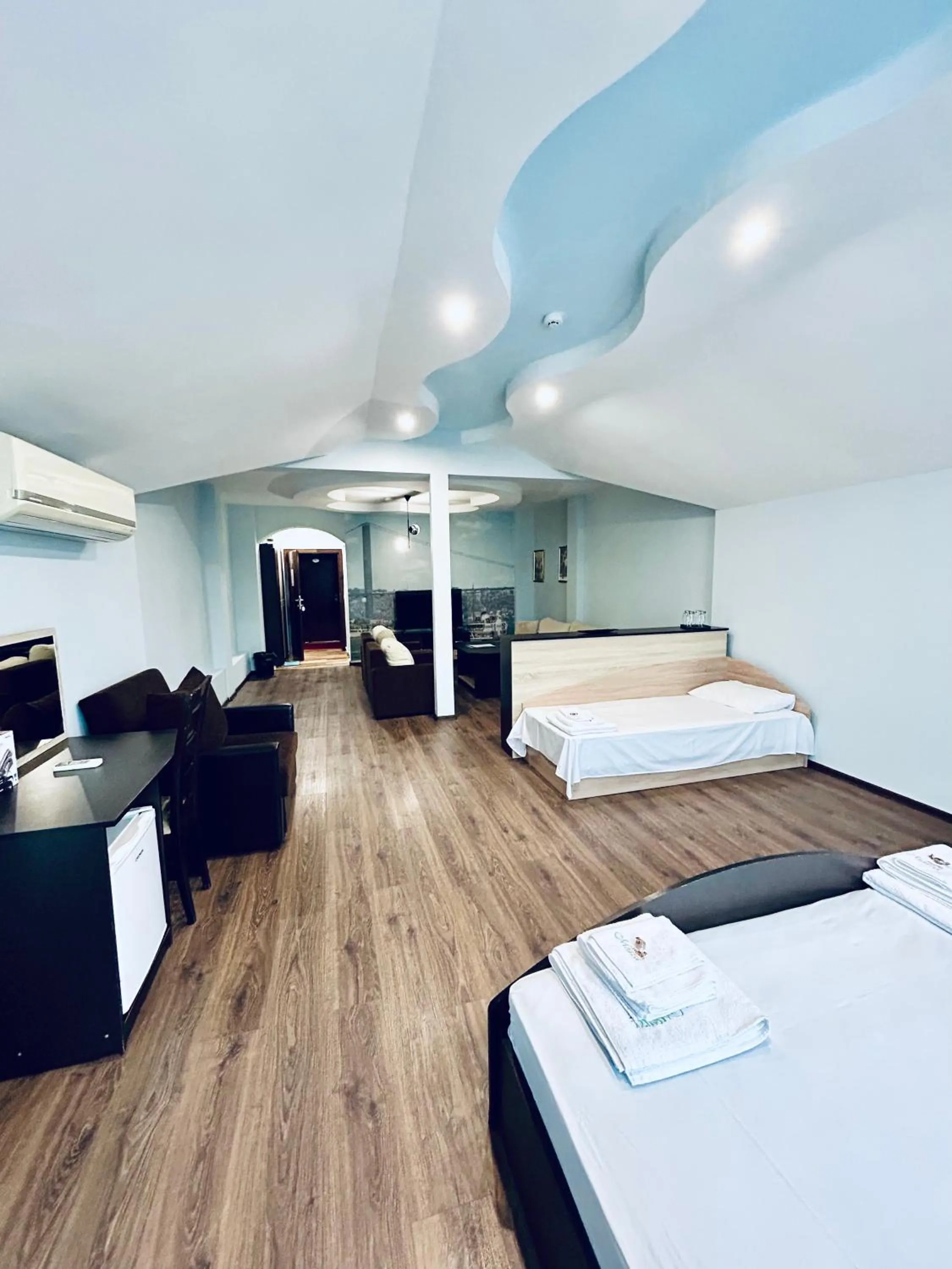 Photo of the whole room, Bed in Meatsa Hotel