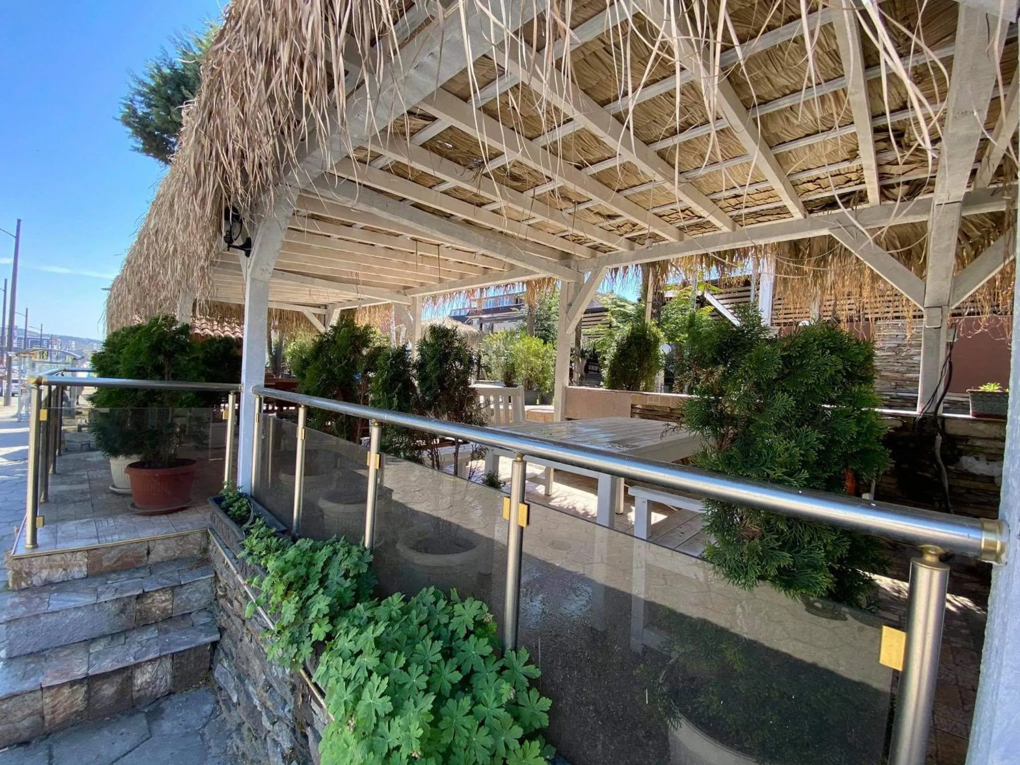 Restaurant/places to eat in Meatsa Hotel