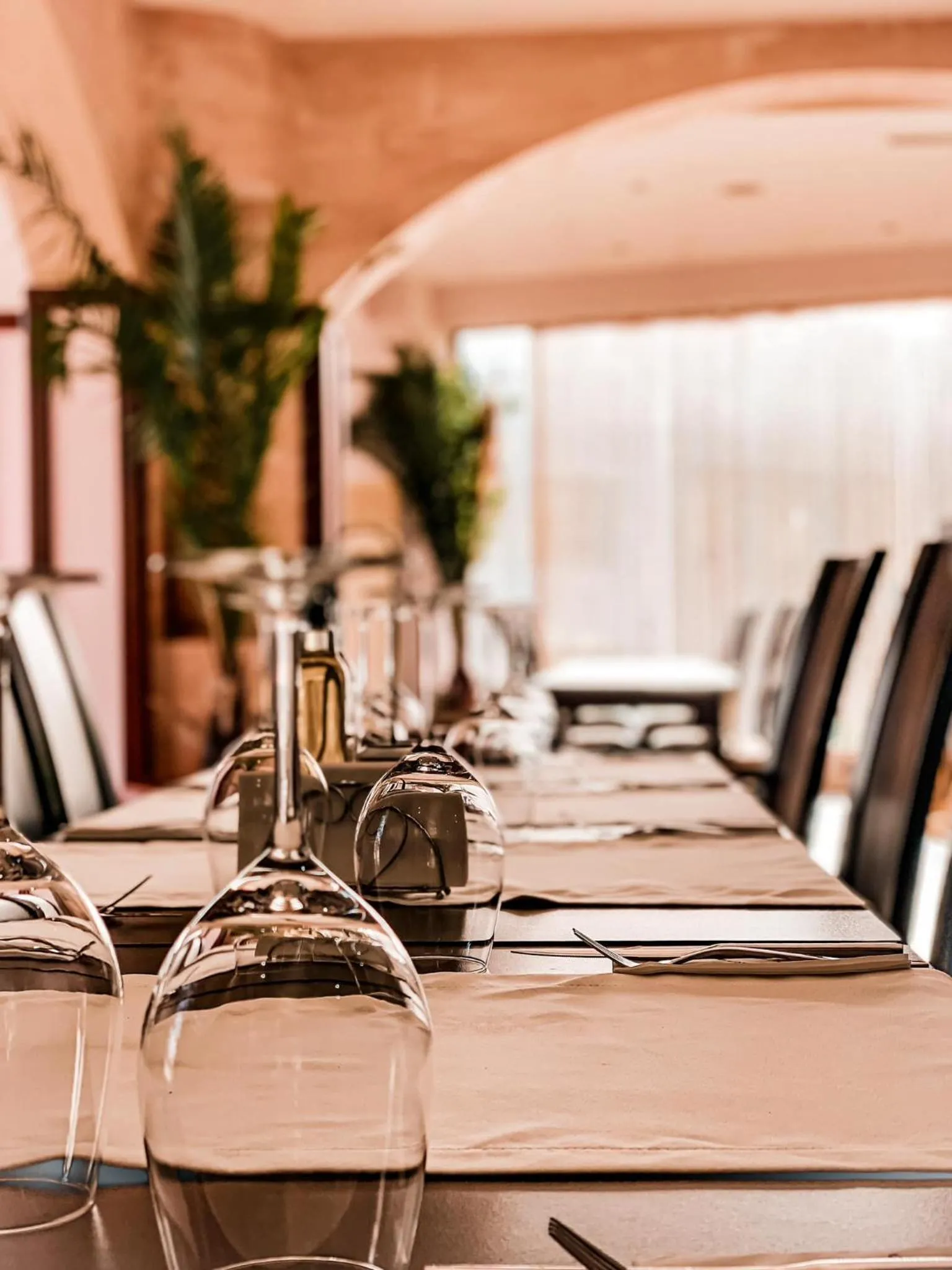 Restaurant/places to eat in Meatsa Hotel