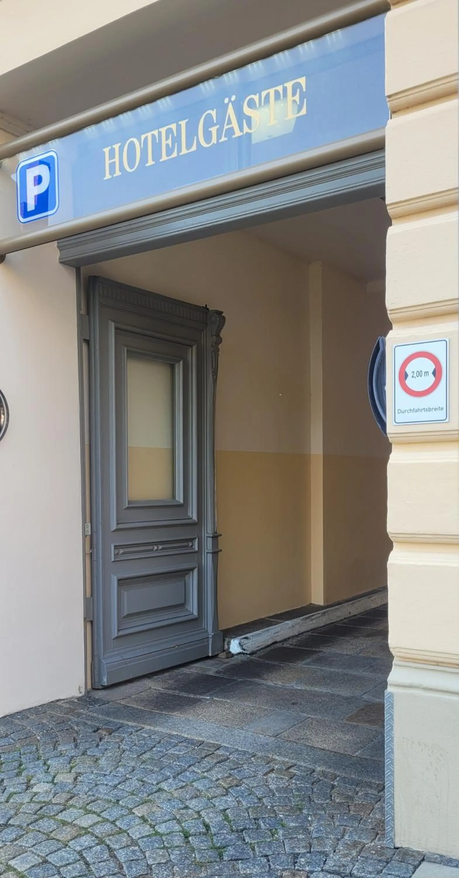 Parking in Hotel Via Regia - VIAs-Hotels