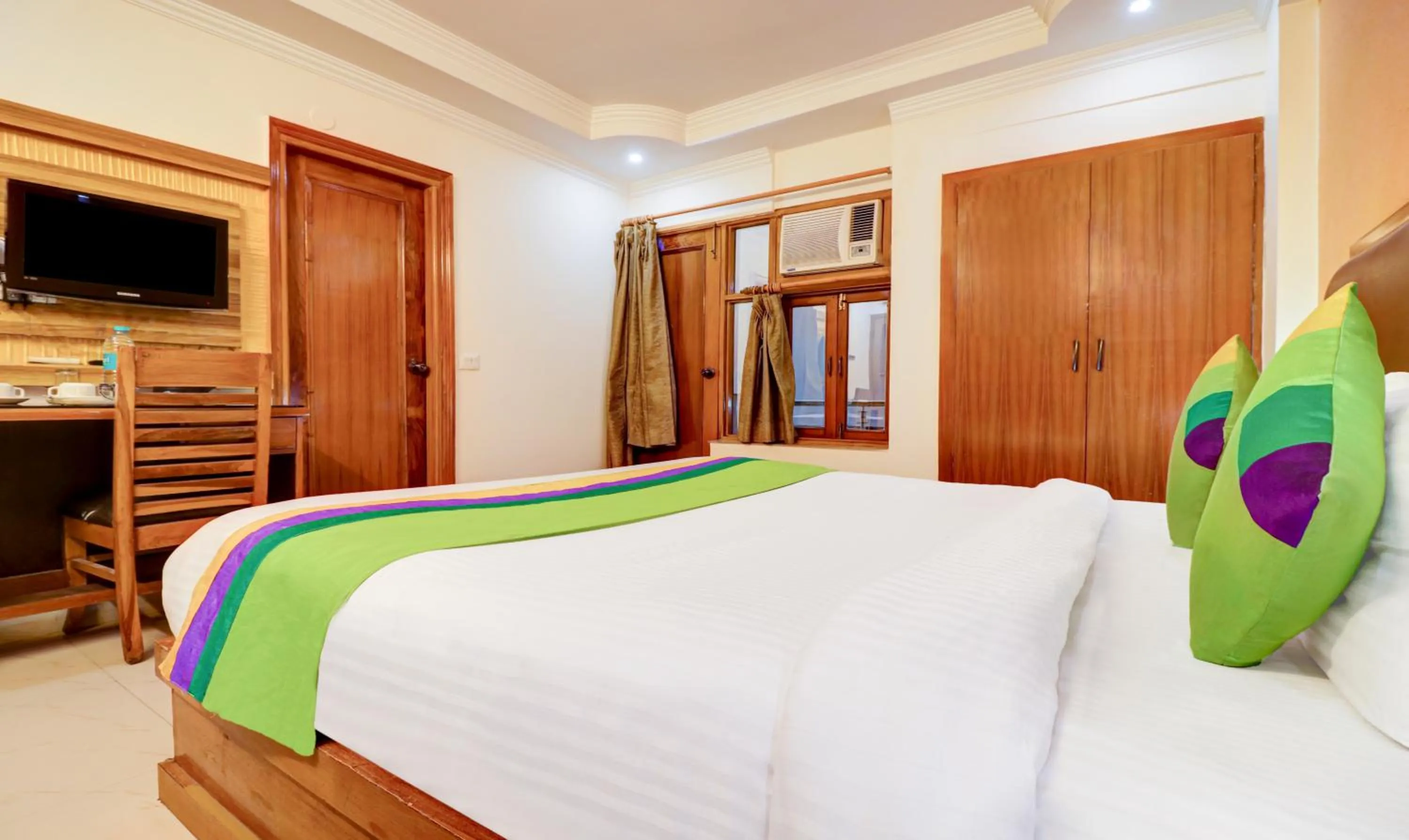 Bed in Treebo Calista, Patel Nagar