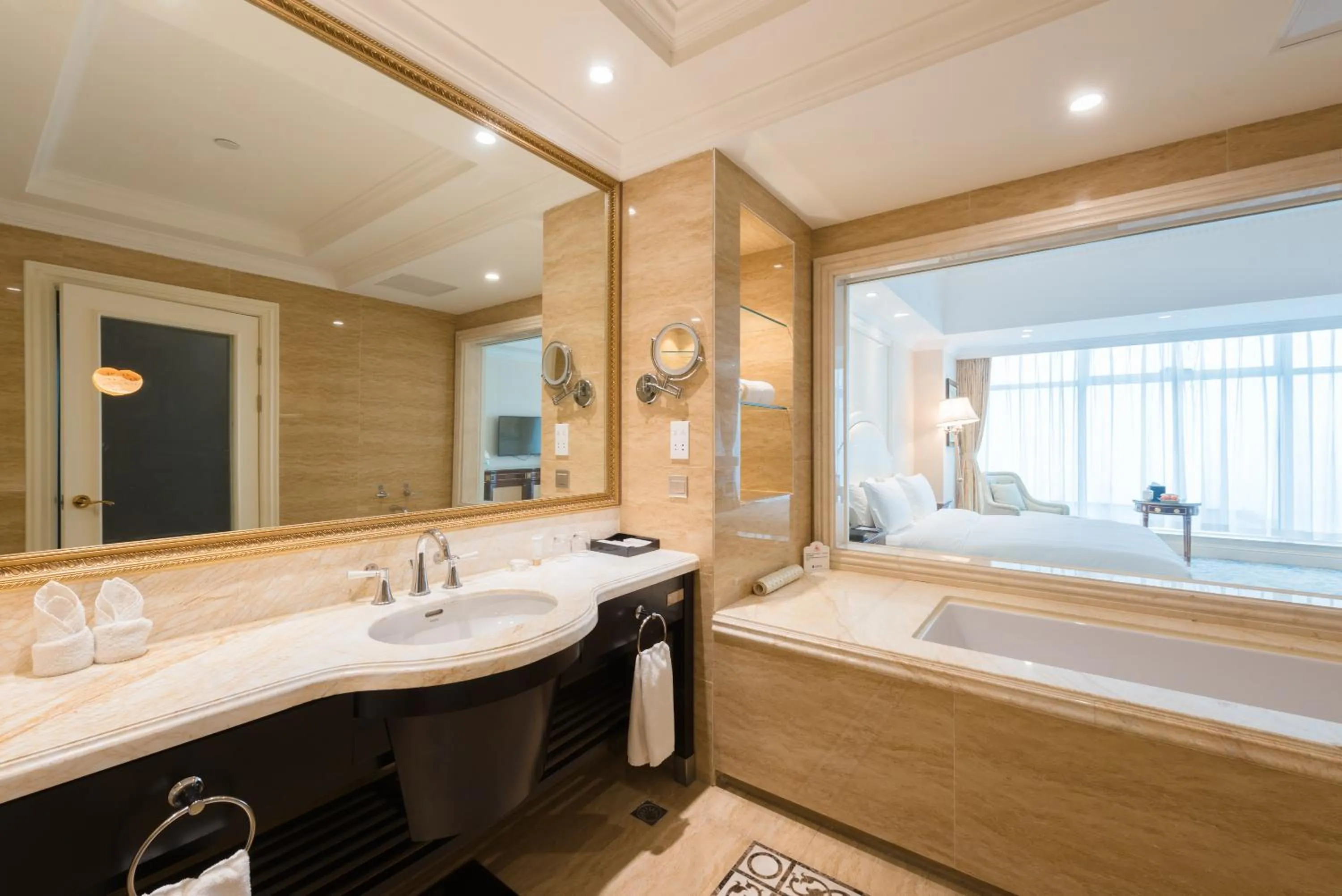 Bathroom in Qingdao Jinshi International Hotel