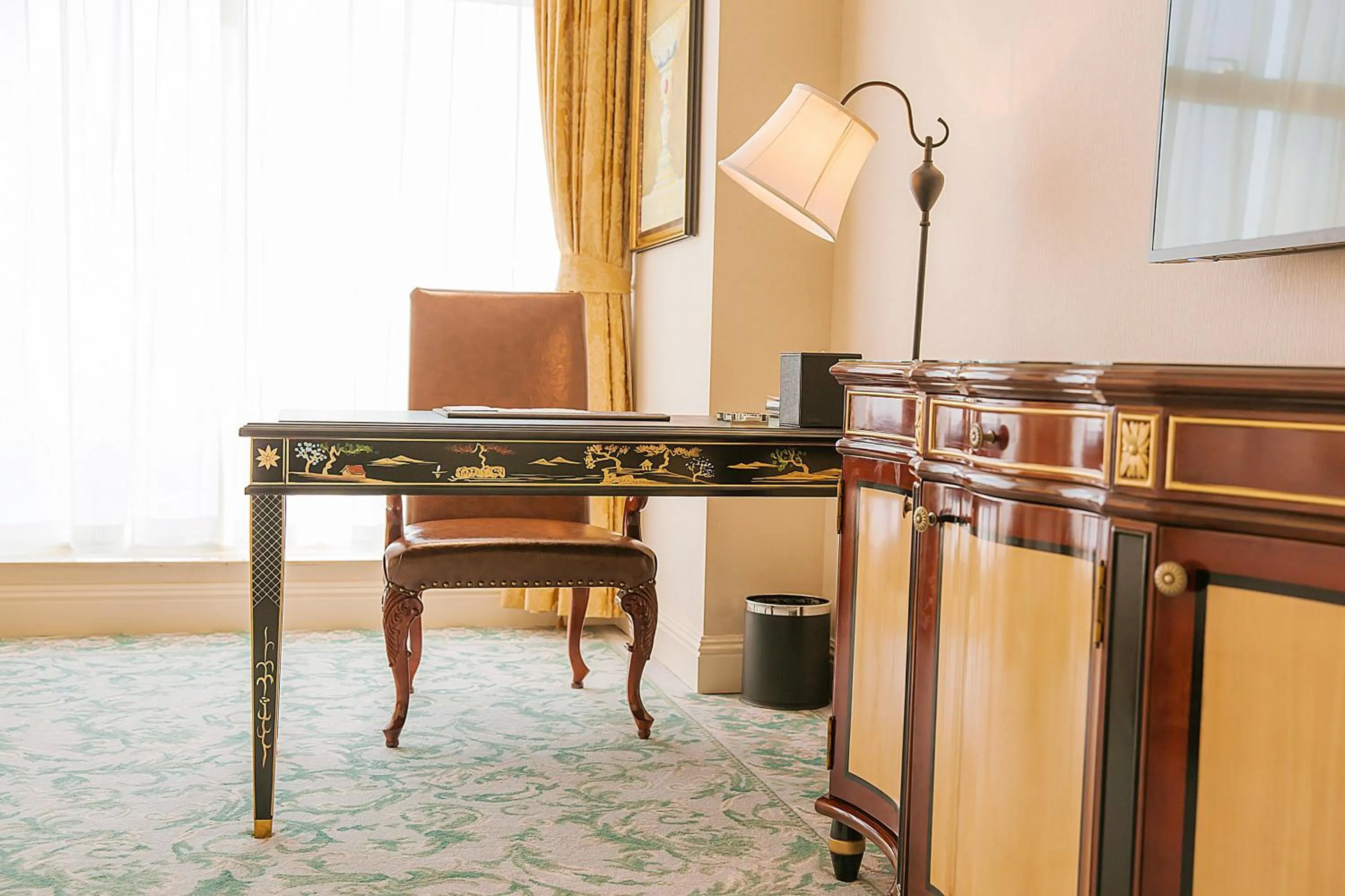 hair dresser in Qingdao Jinshi International Hotel