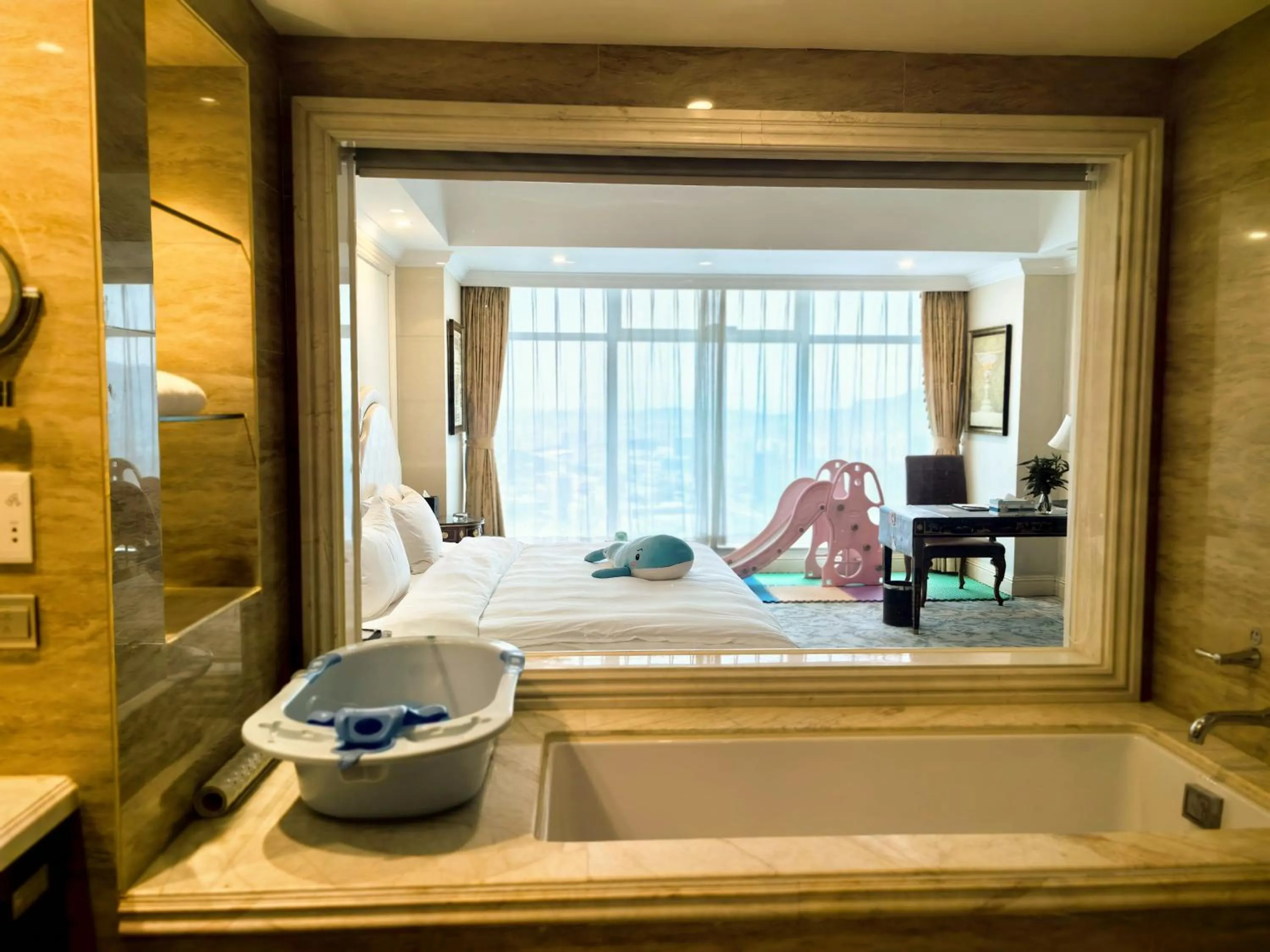 Bath in Qingdao Jinshi International Hotel