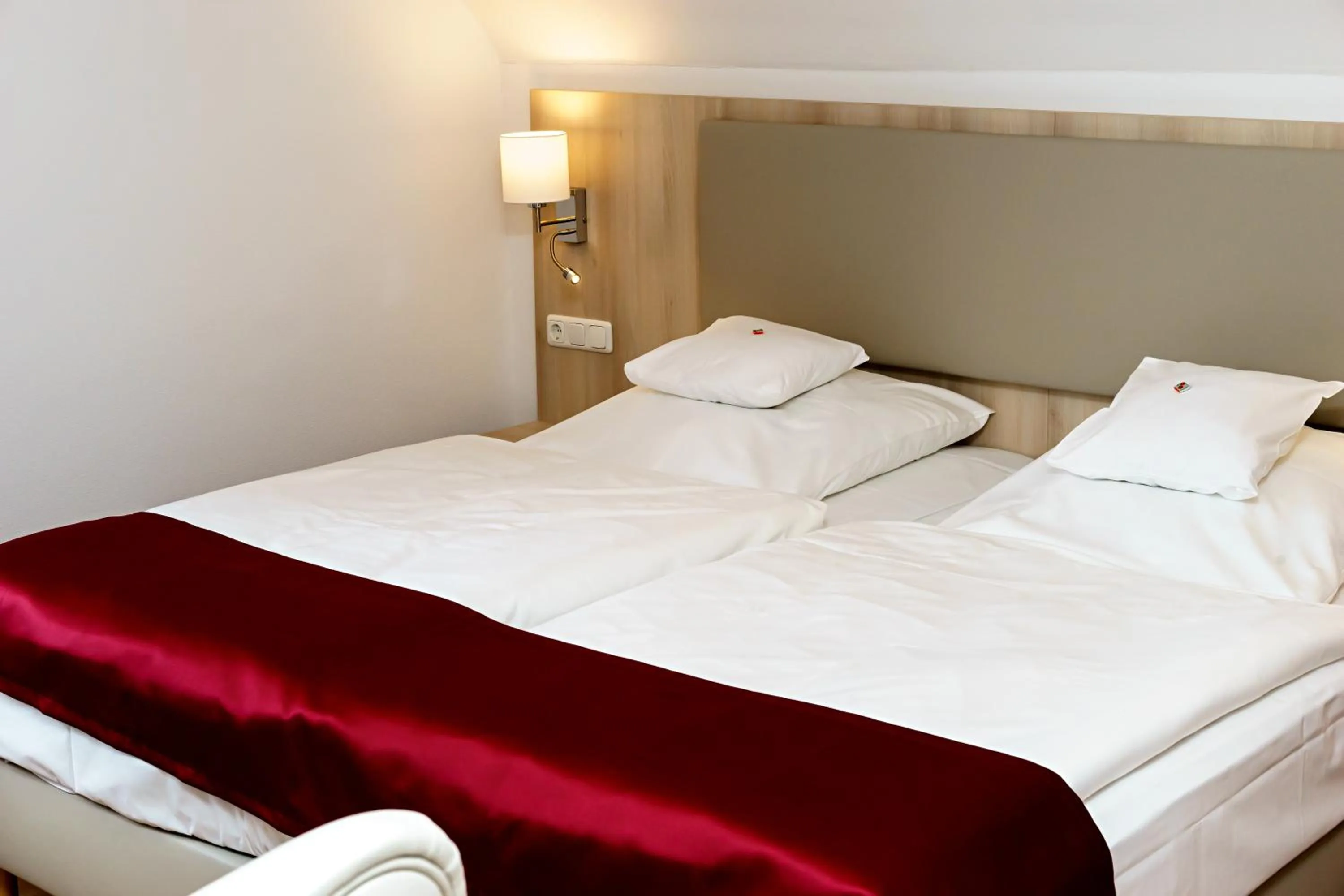 Photo of the whole room, Bed in Parkhotel Pyrmont