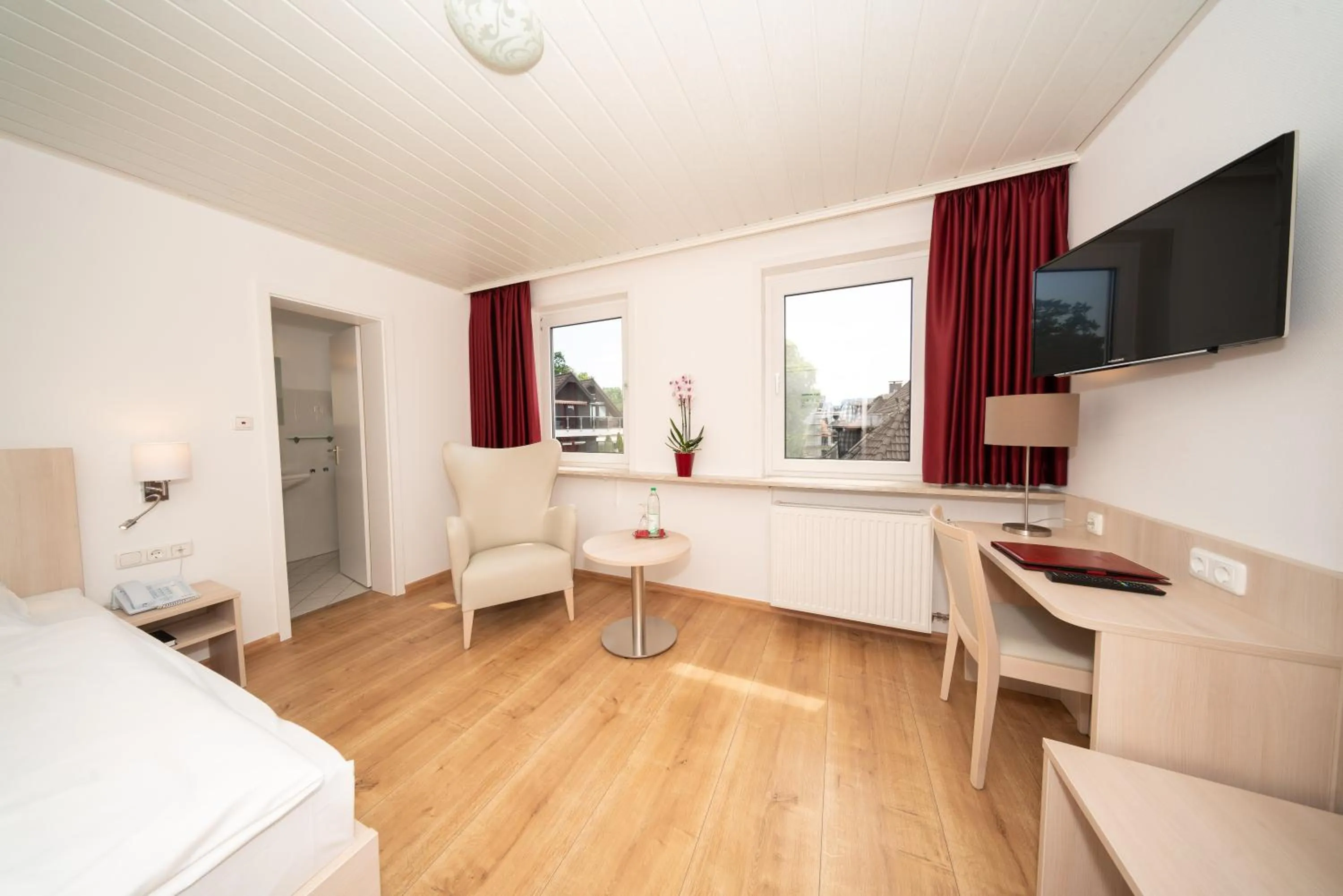 Photo of the whole room, Bed in Parkhotel Pyrmont