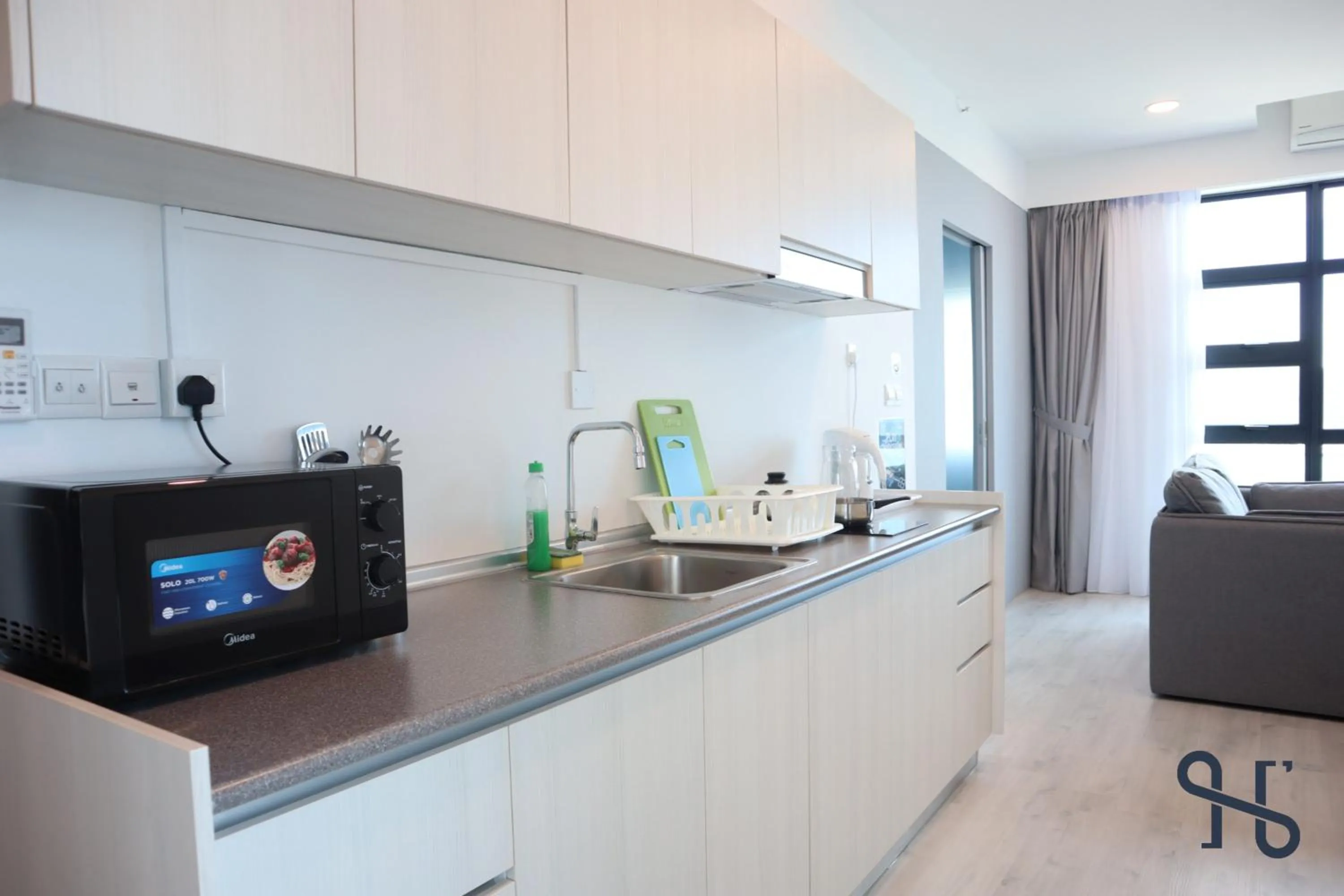 Kitchen or kitchenette in Homesuite' Home at Jesselton Quay