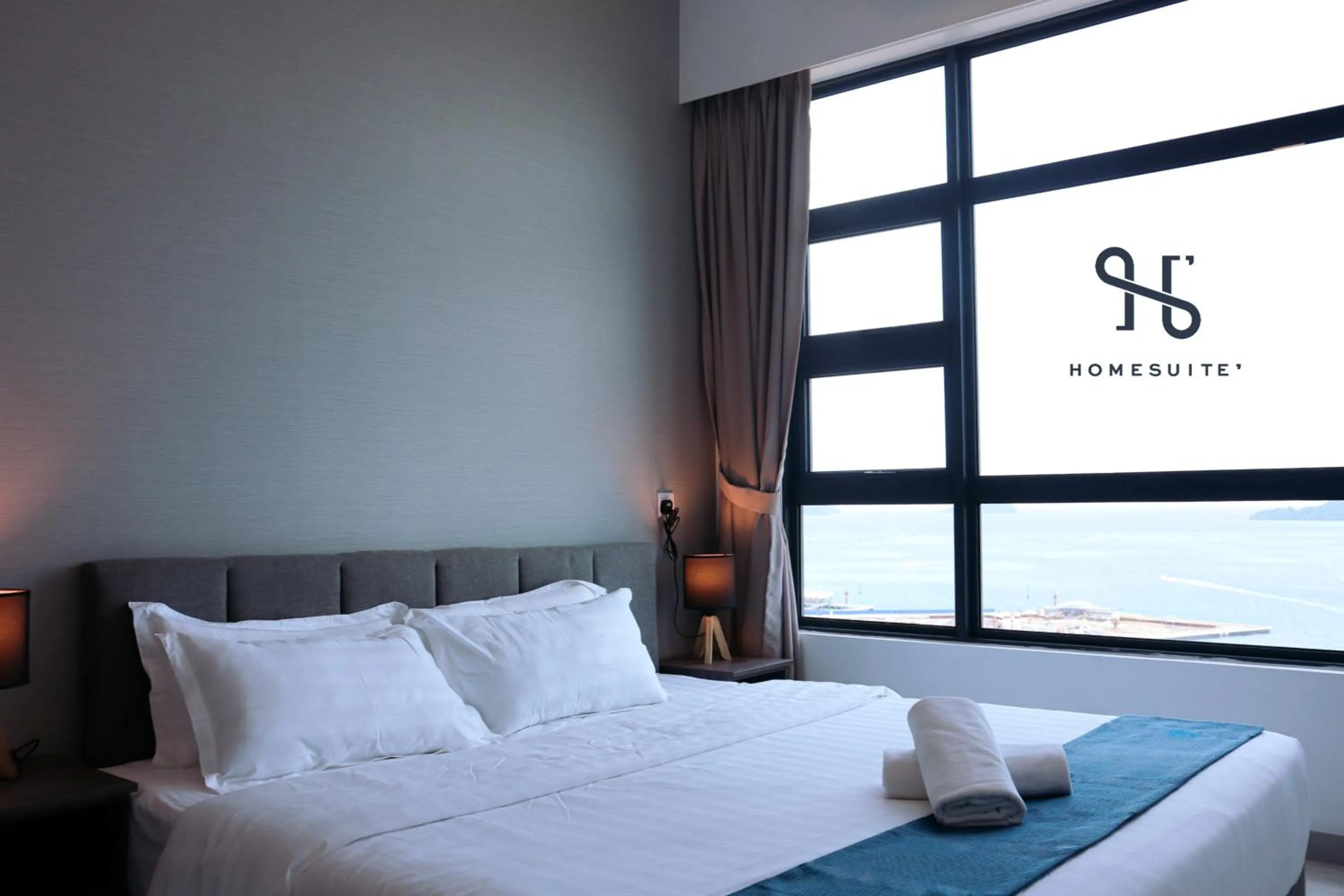 Bedroom, Bed in Homesuite' Home at Jesselton Quay