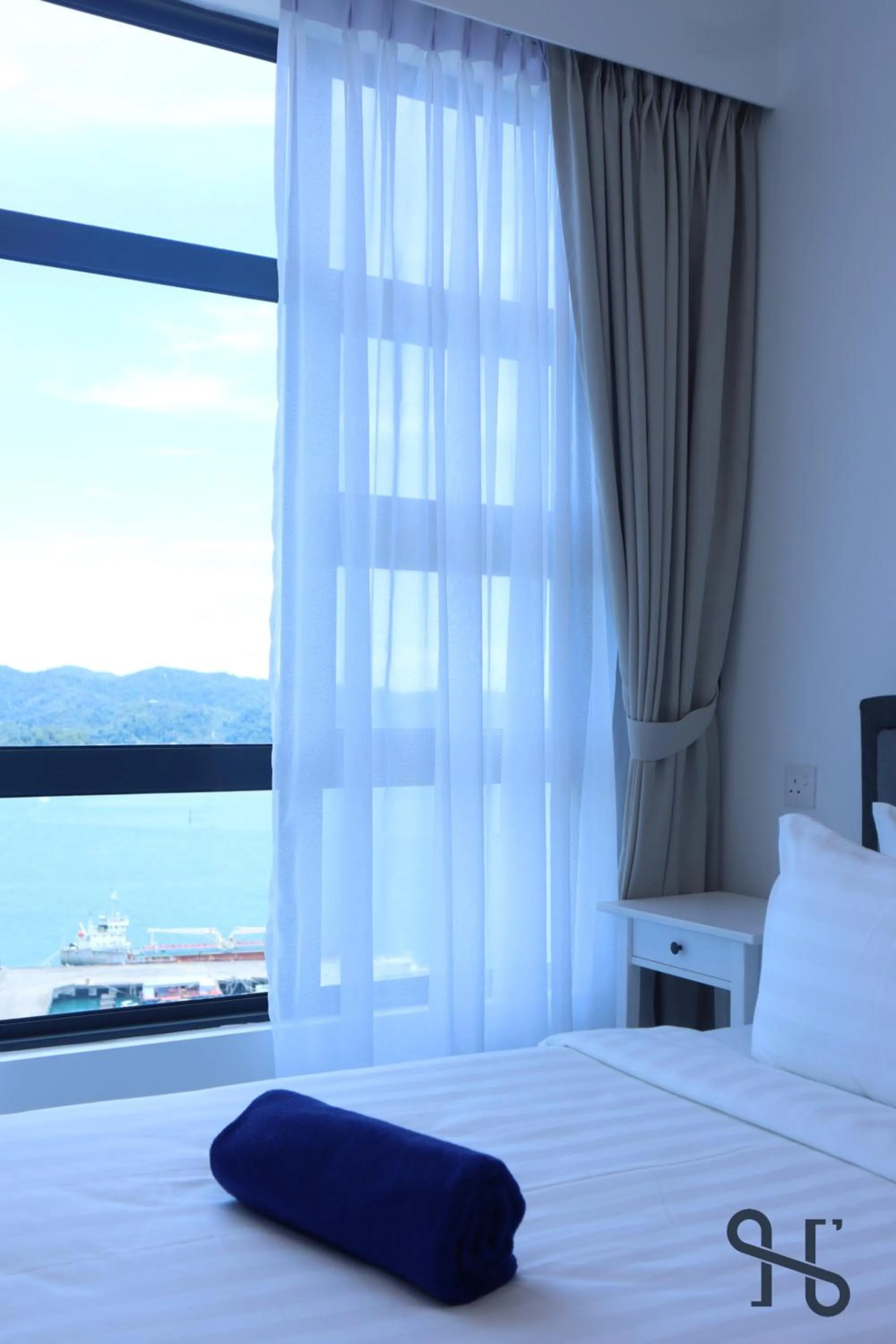 Bed in Homesuite' Home at Jesselton Quay