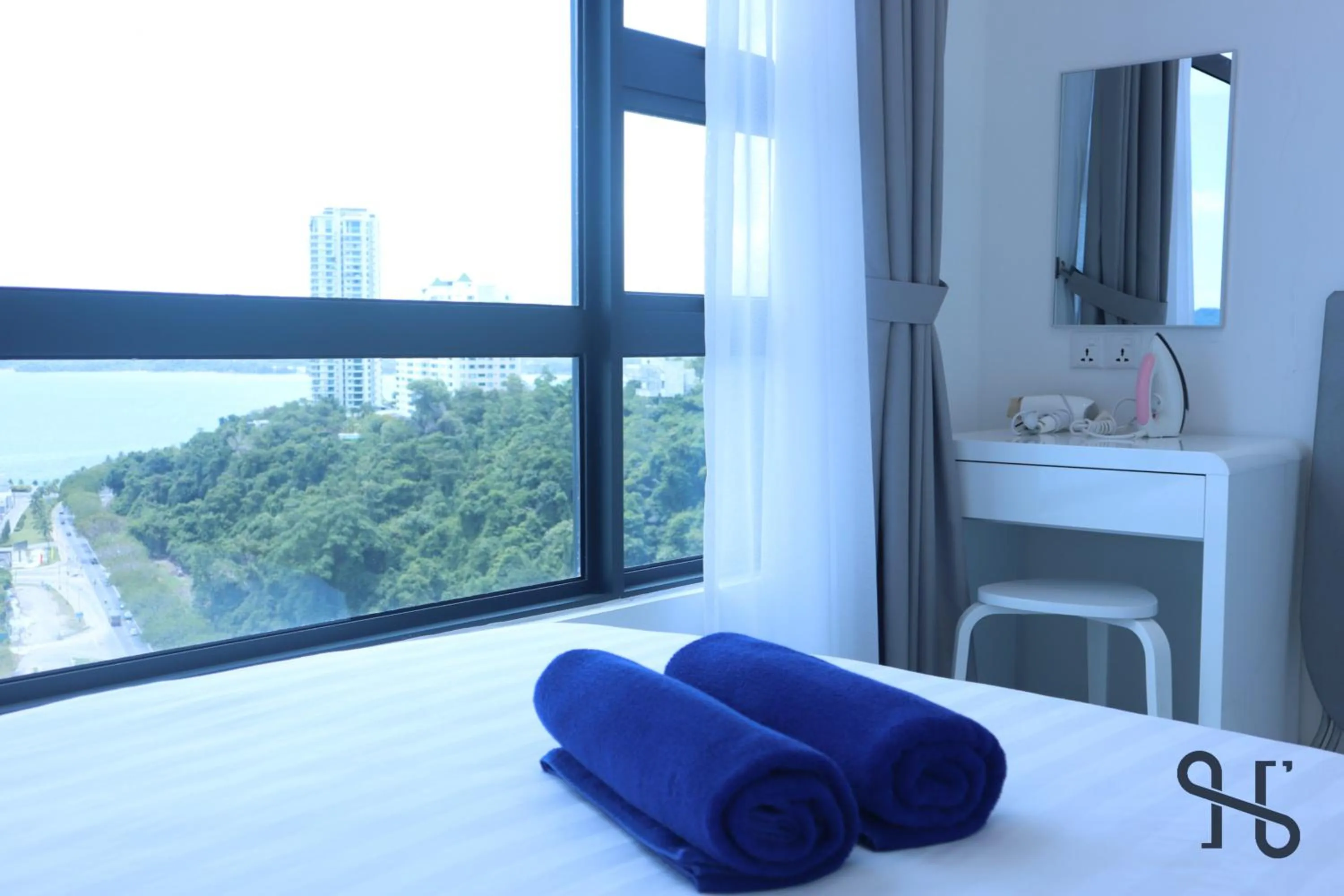 Bed in Homesuite' Home at Jesselton Quay