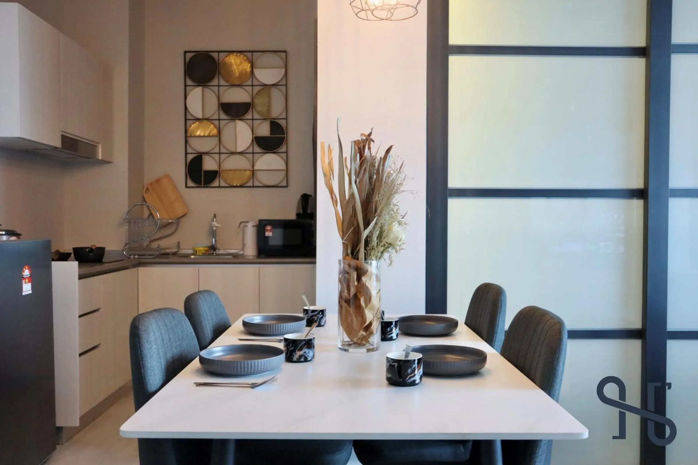 Kitchen or kitchenette in Homesuite' Home at Jesselton Quay