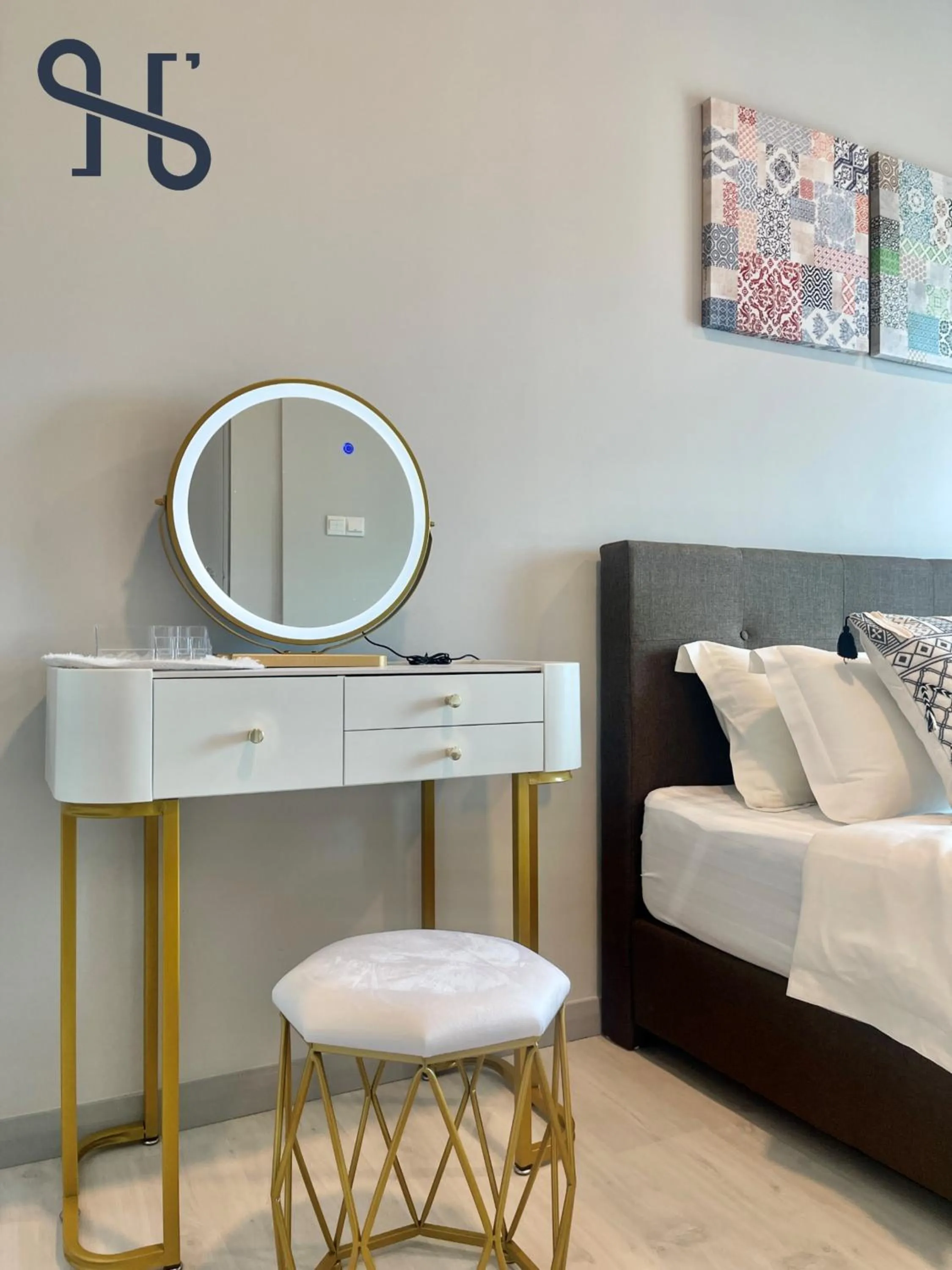 Bedroom, Bed in Homesuite' Home at Jesselton Quay