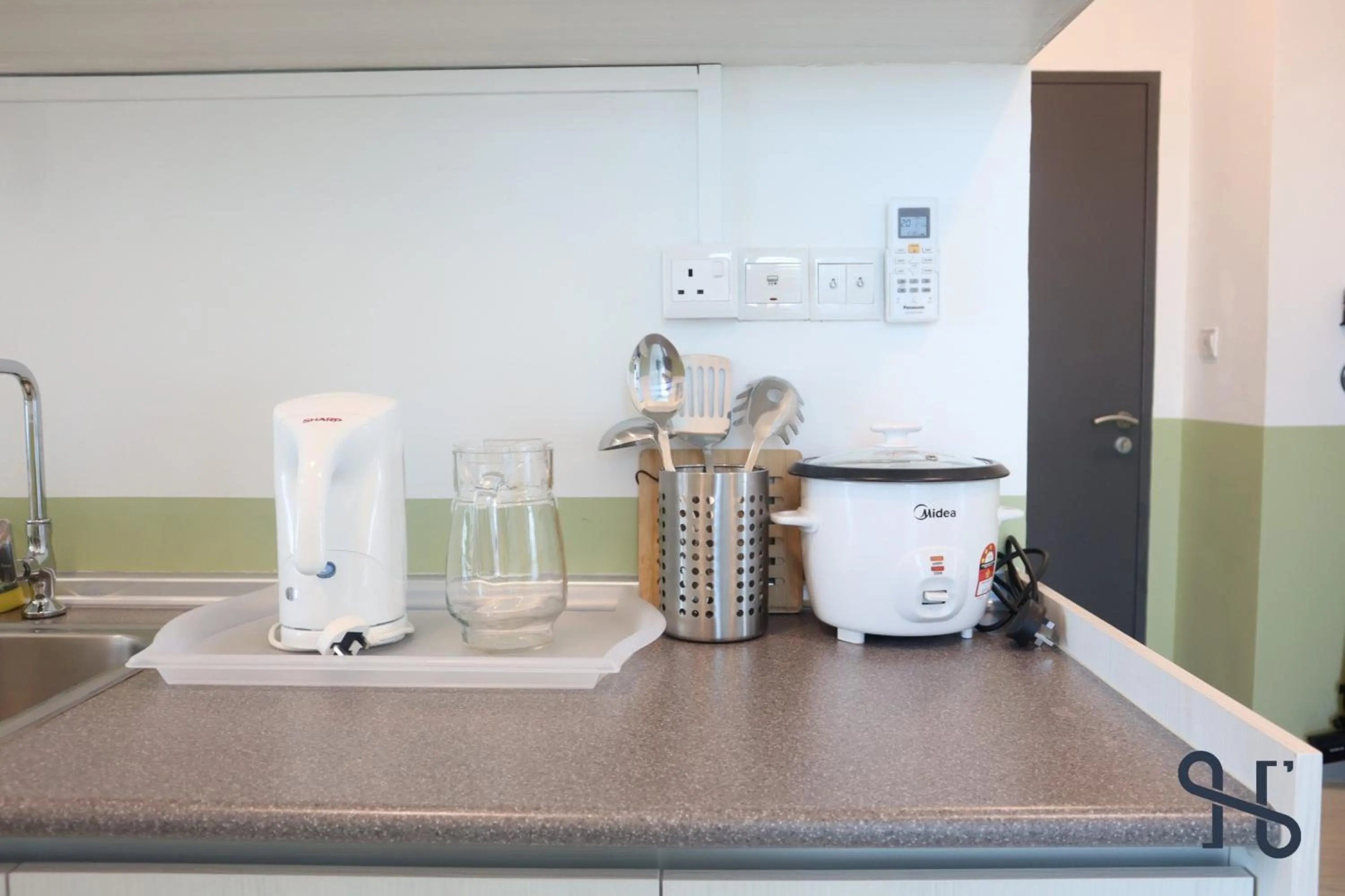 kitchen in Homesuite' Home at Jesselton Quay