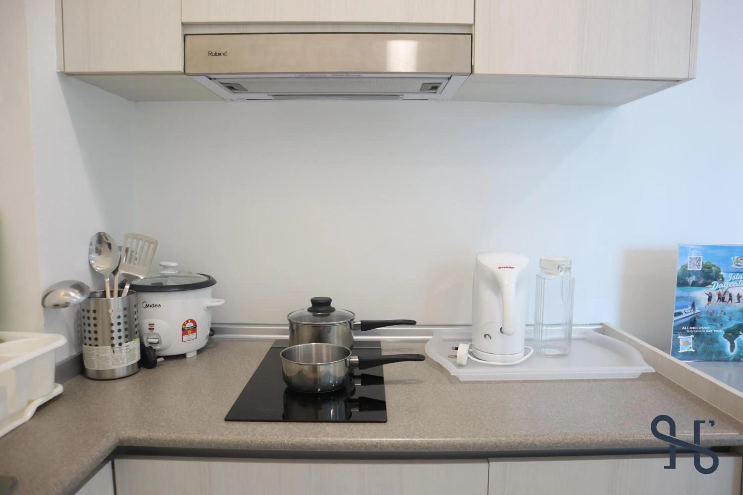 Coffee/tea facilities in Homesuite' Home at Jesselton Quay