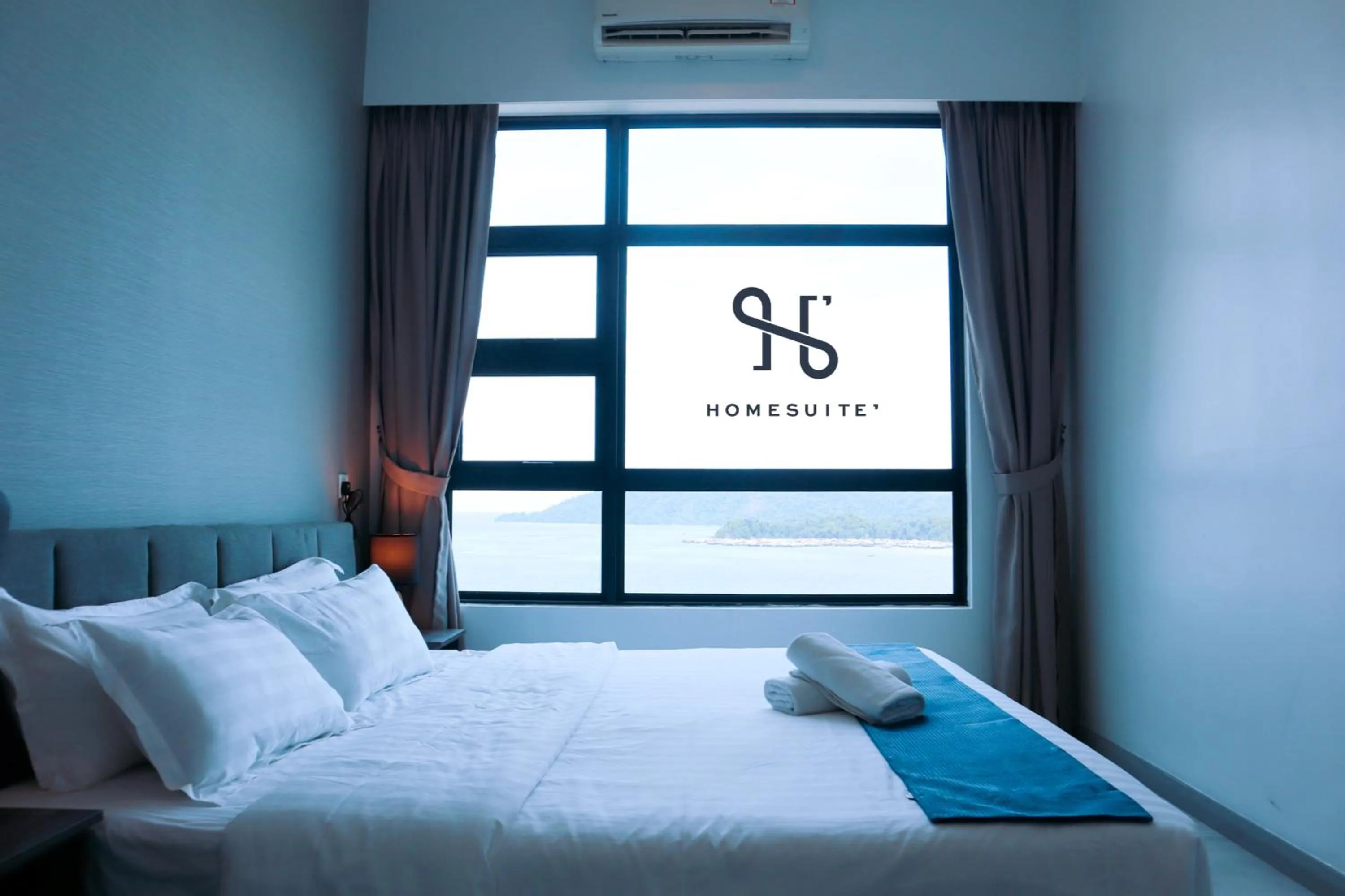 Bedroom, Bed in Homesuite' Home at Jesselton Quay