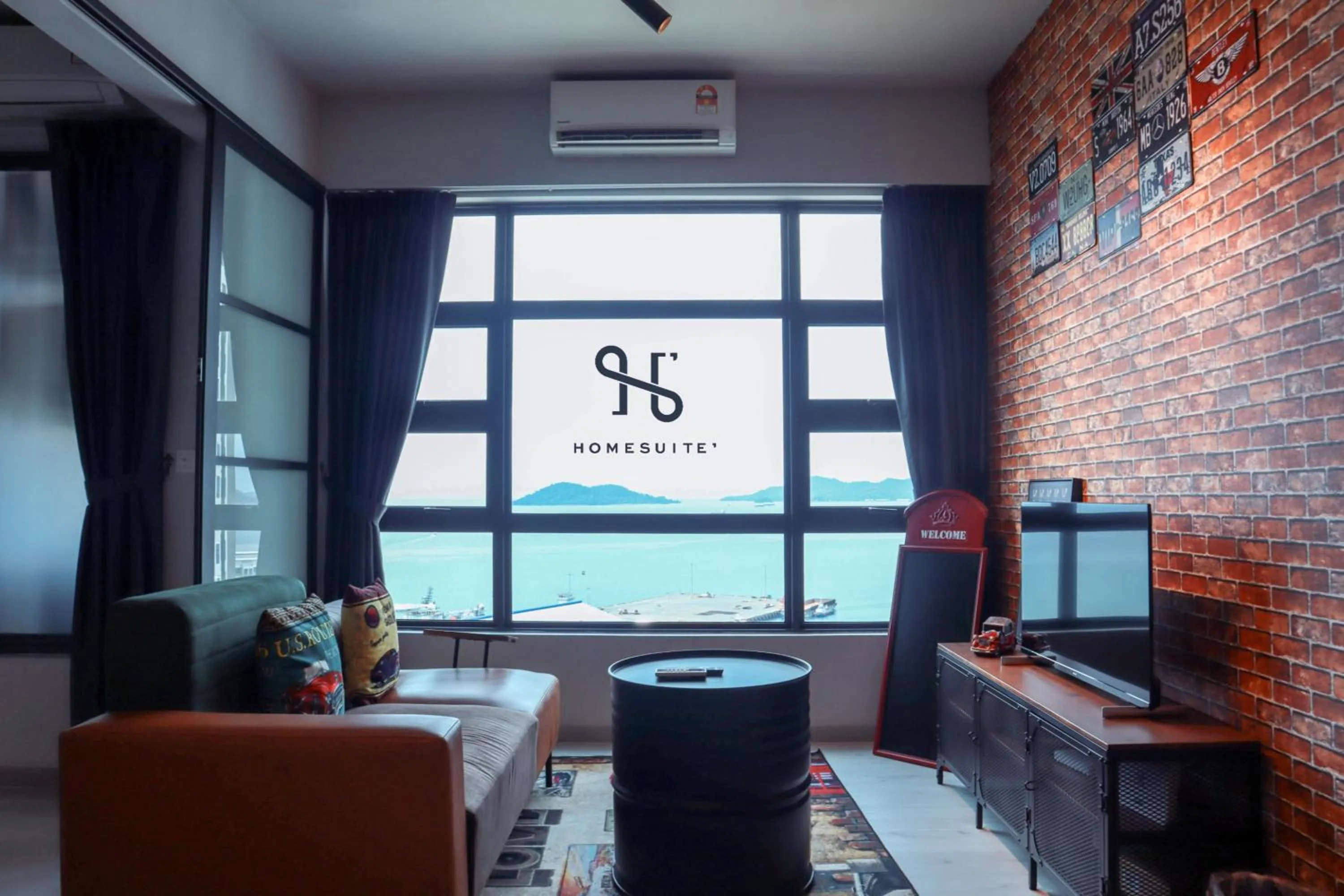Sea view in Homesuite' Home at Jesselton Quay