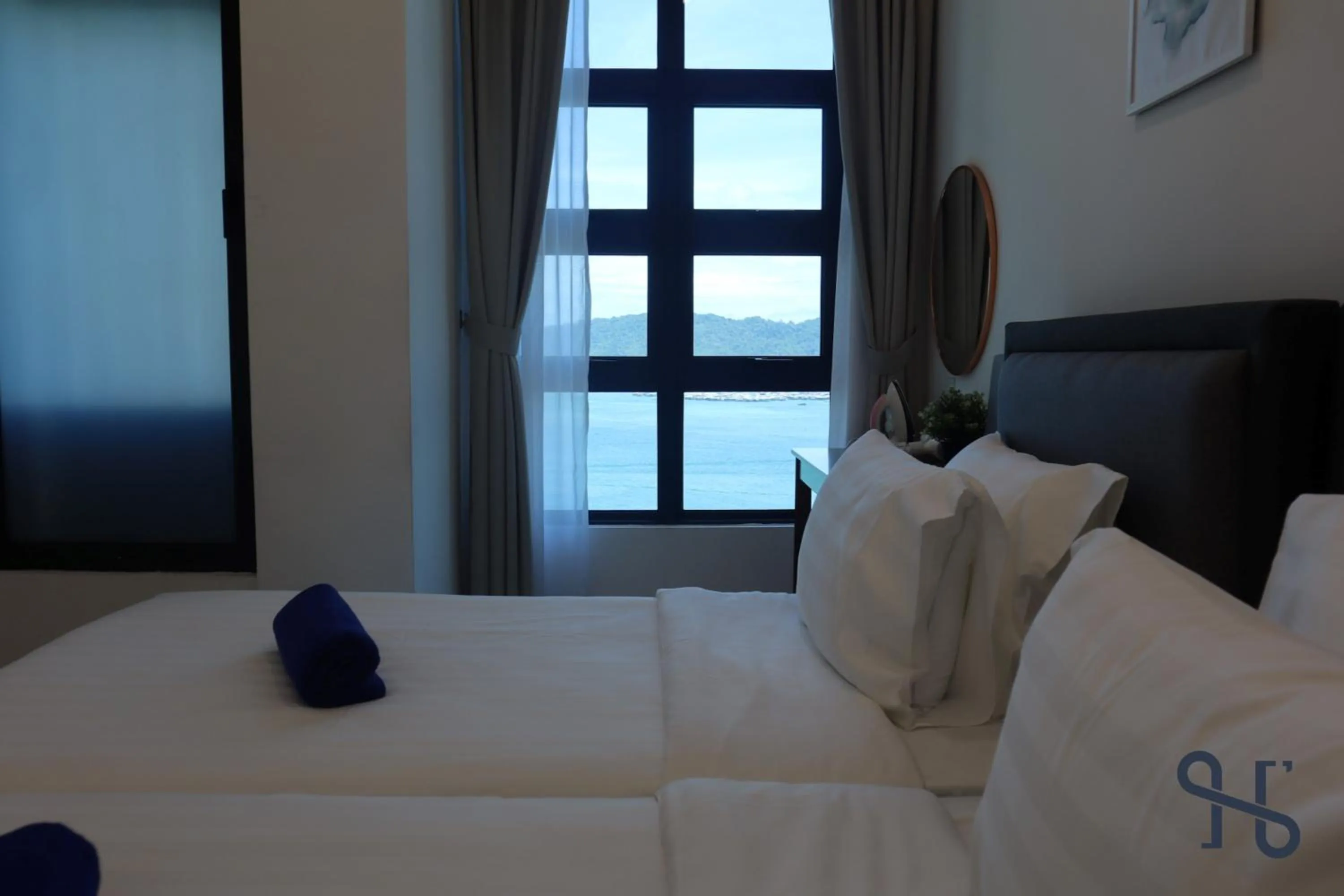 Bed in Homesuite' Home at Jesselton Quay