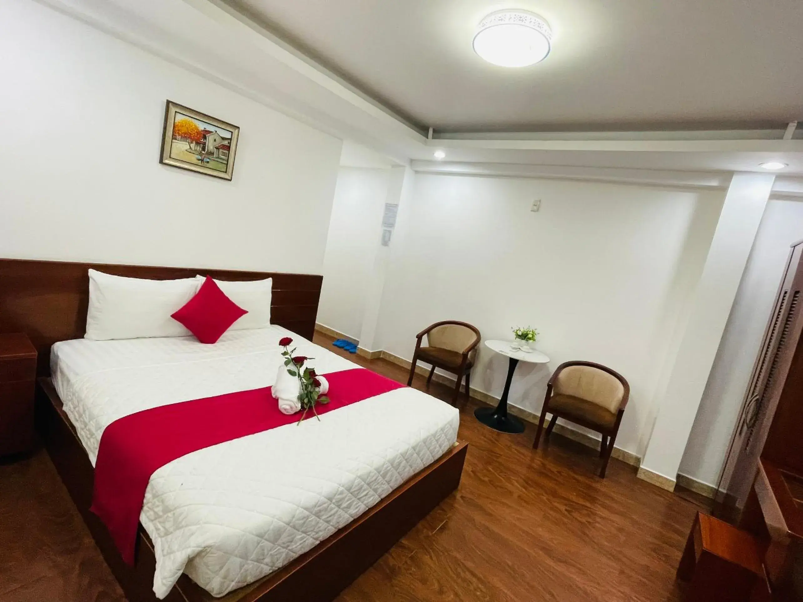 Deluxe Double Room with Bath in PHÚ GIA BÙI VIỆN HOTEl Deluxe Double Room with Bath in PHÚ GIA BÙI VIỆN HOTEl