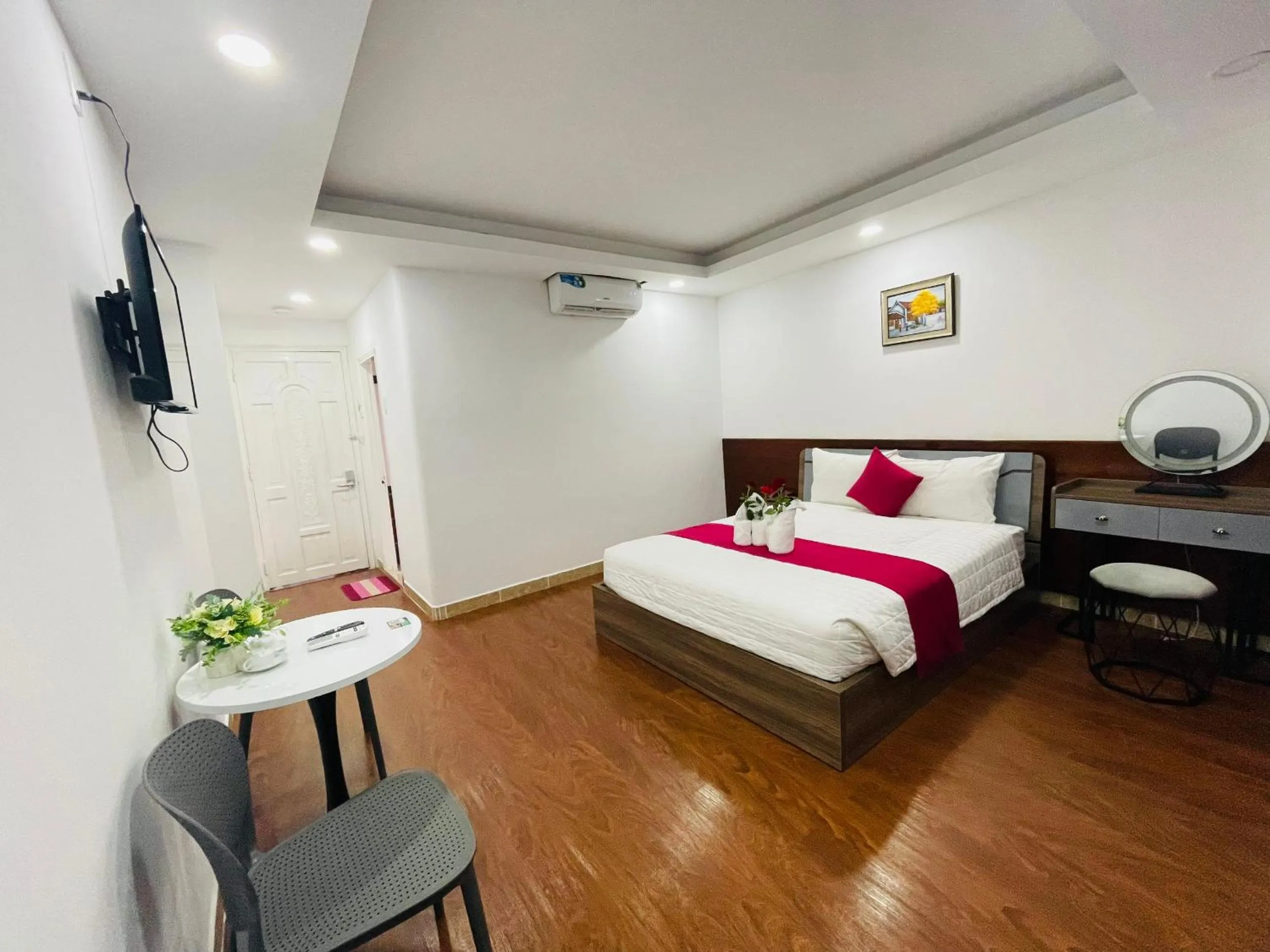 Photo of the whole room, Bed in PHÚ GIA BÙI VIỆN HOTEl