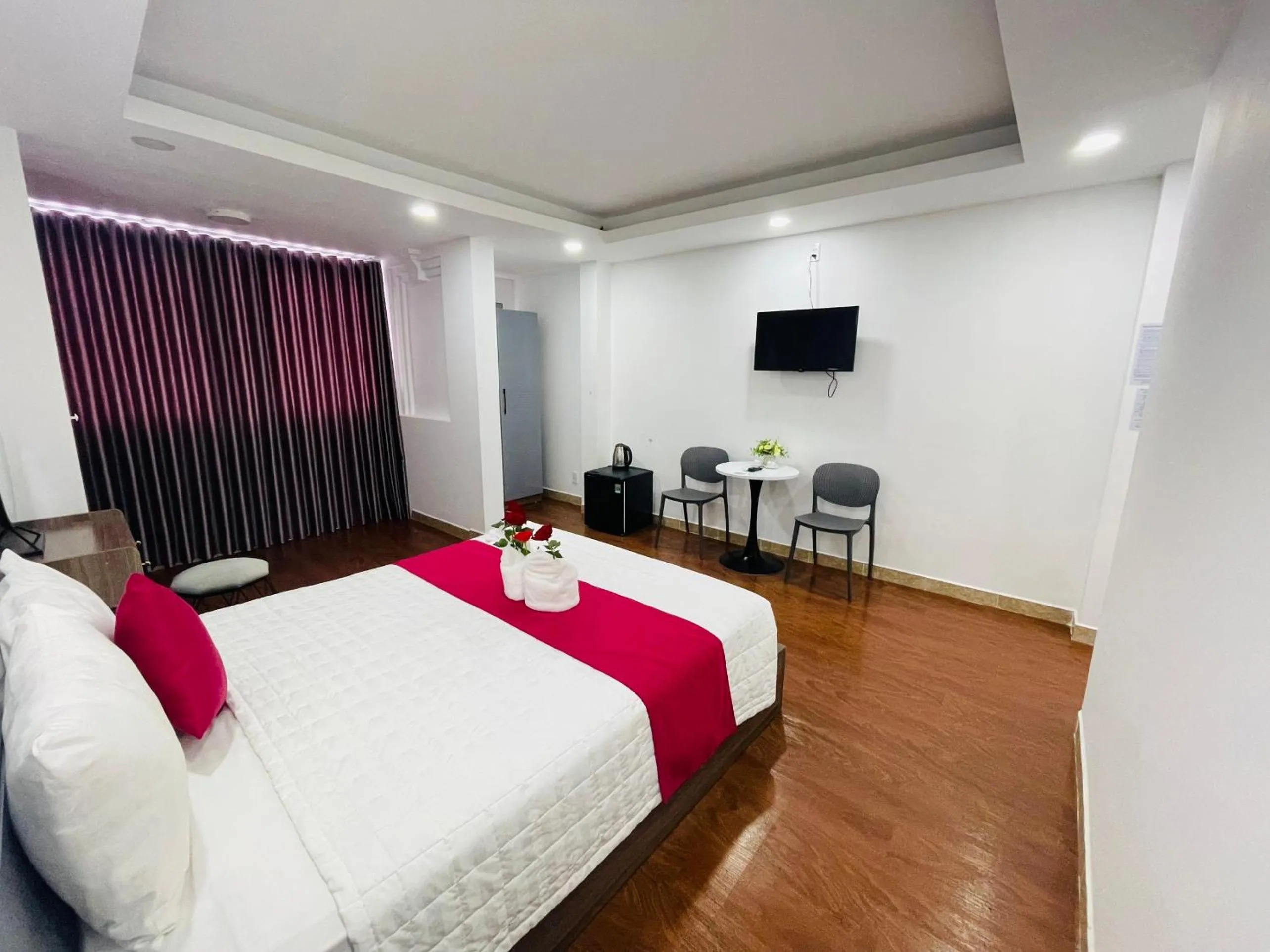 Photo of the whole room, Bed in PHÚ GIA BÙI VIỆN HOTEl