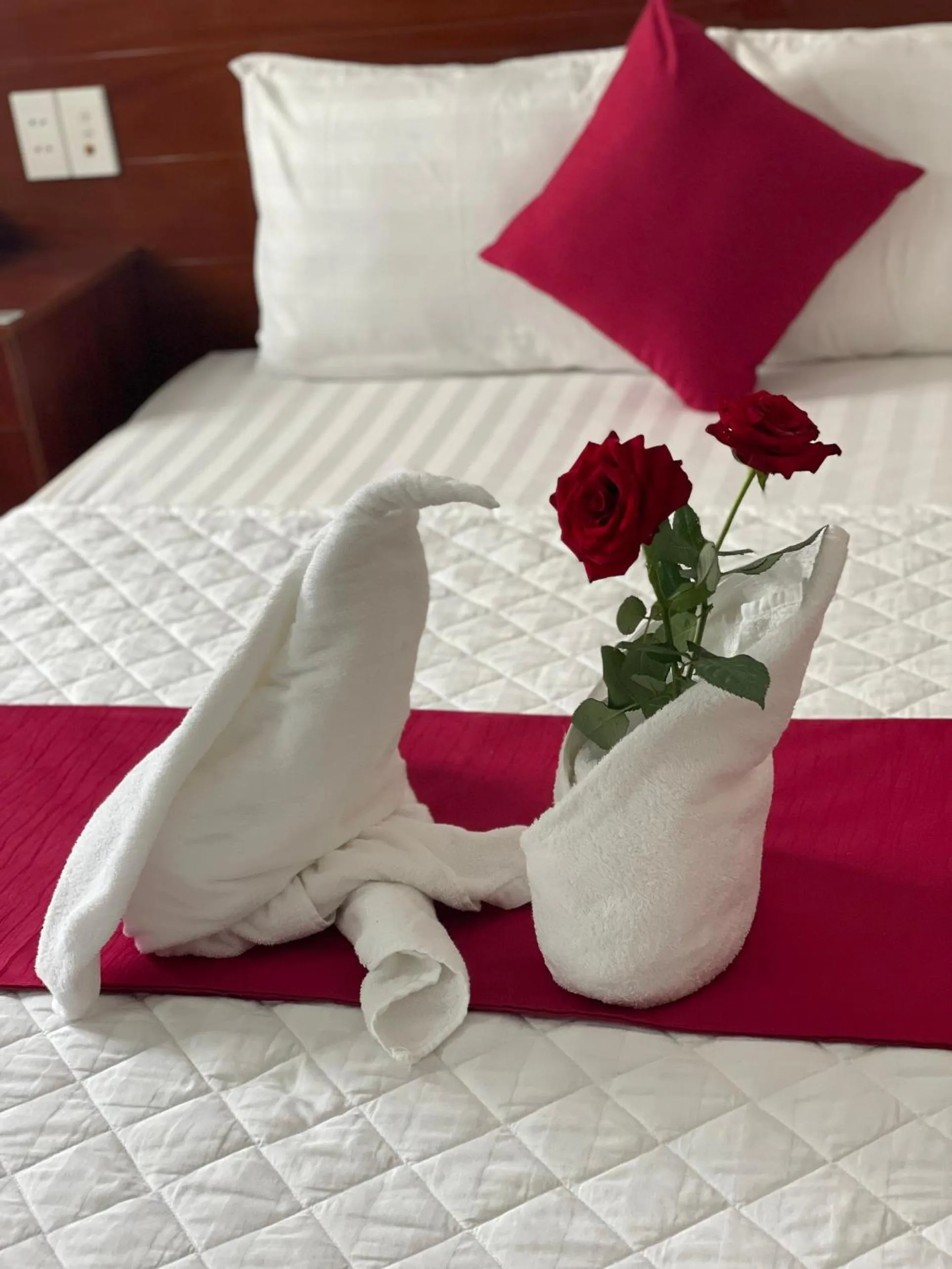 Bedroom, Bed in PHÚ GIA BÙI VIỆN HOTEl