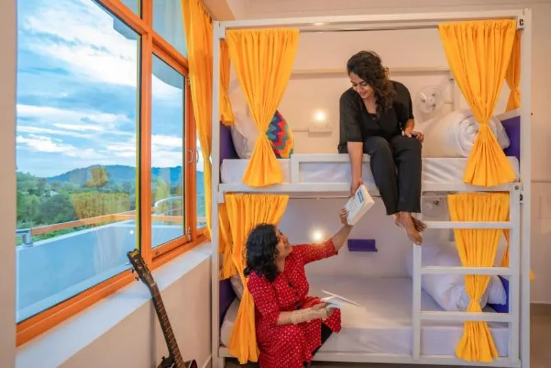 bunk bed in goSTOPS Bir, Landing Site