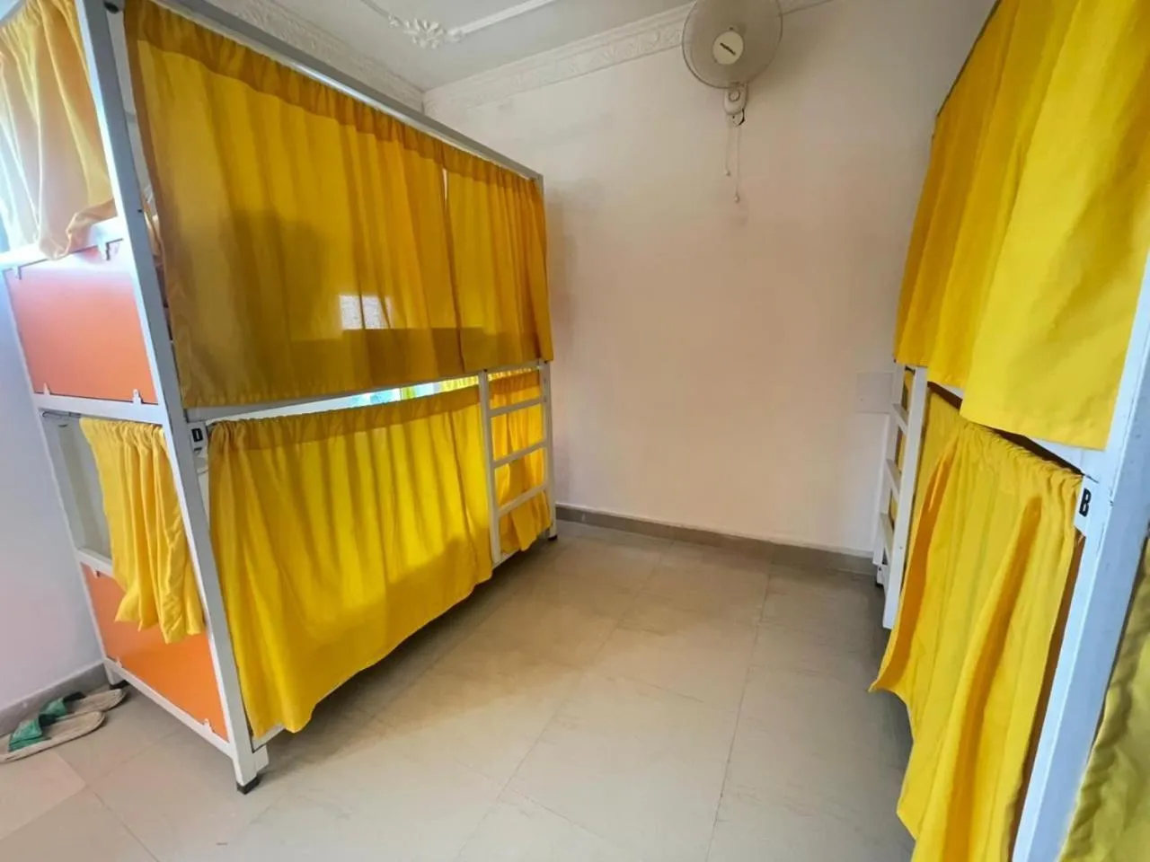 Bedroom, Bed in goSTOPS Bir, Landing Site