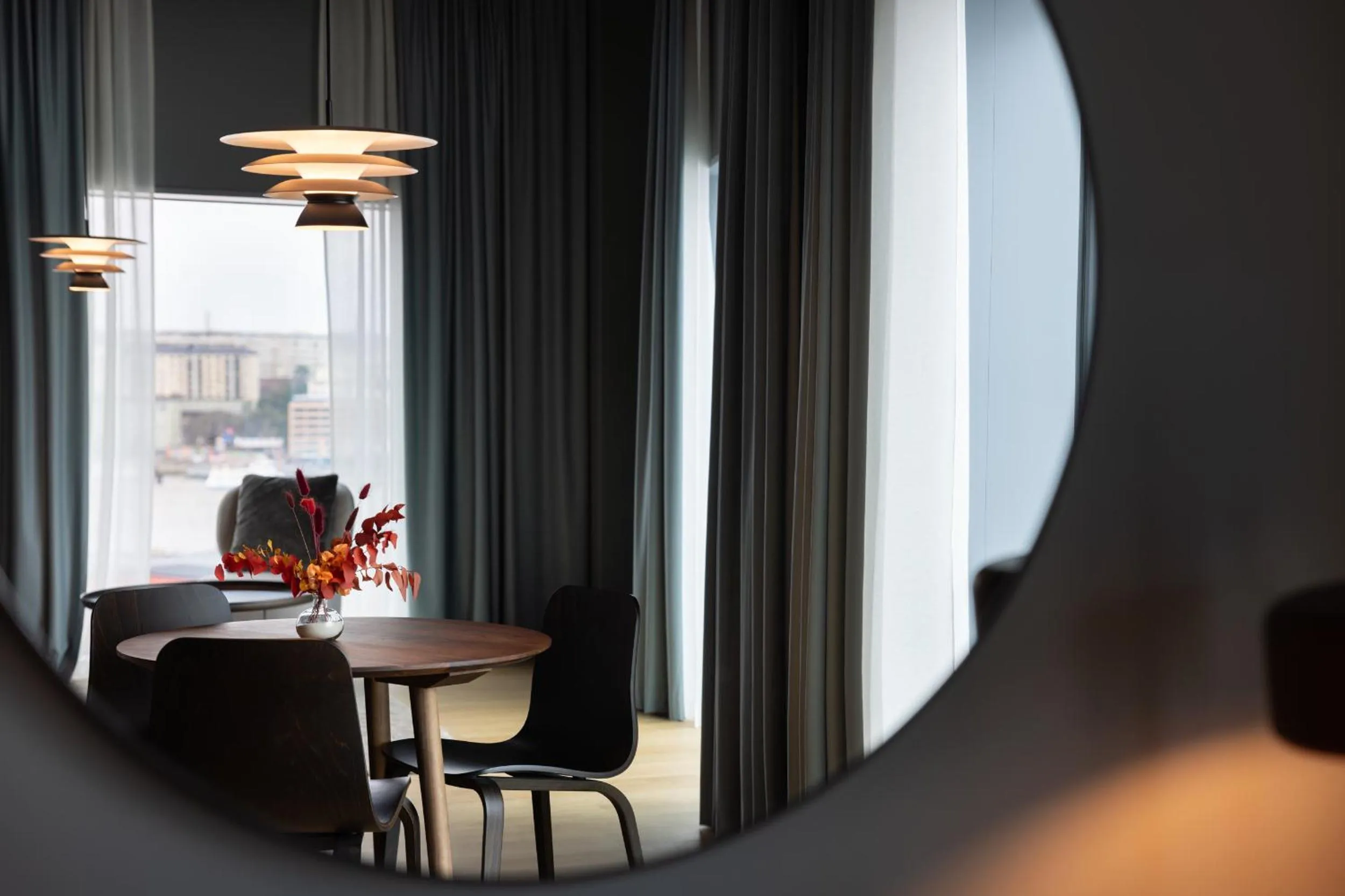 Dining area in Clarion Hotel The Pier