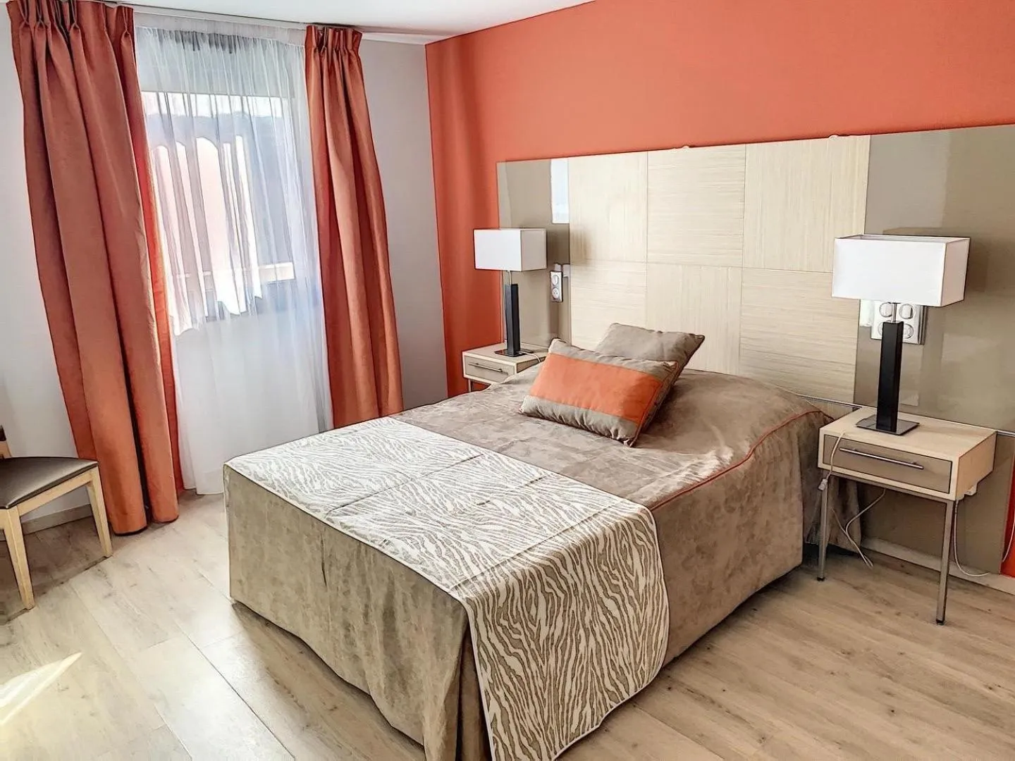 Bed in ZENAO MONTREUIL- Croix de Chavaux