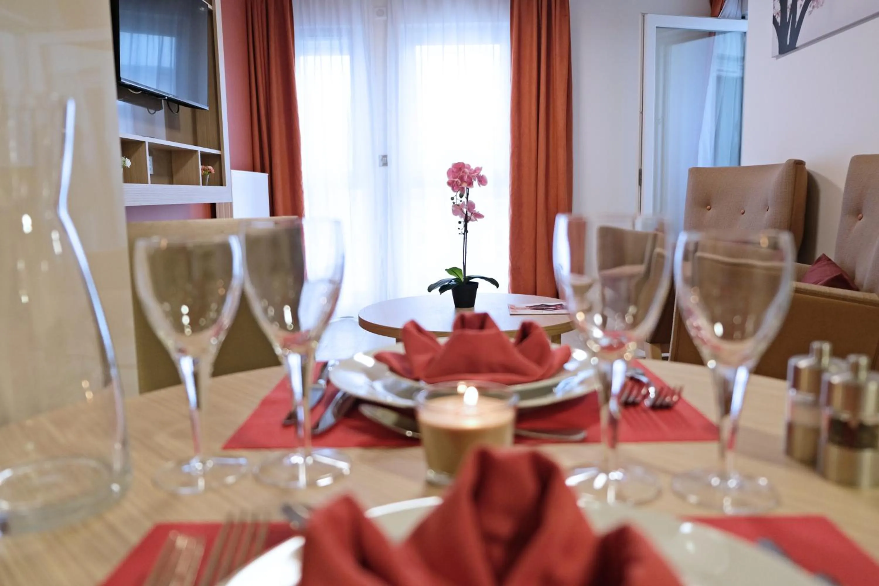 ZENAO MONTREUIL- Croix de Chavaux