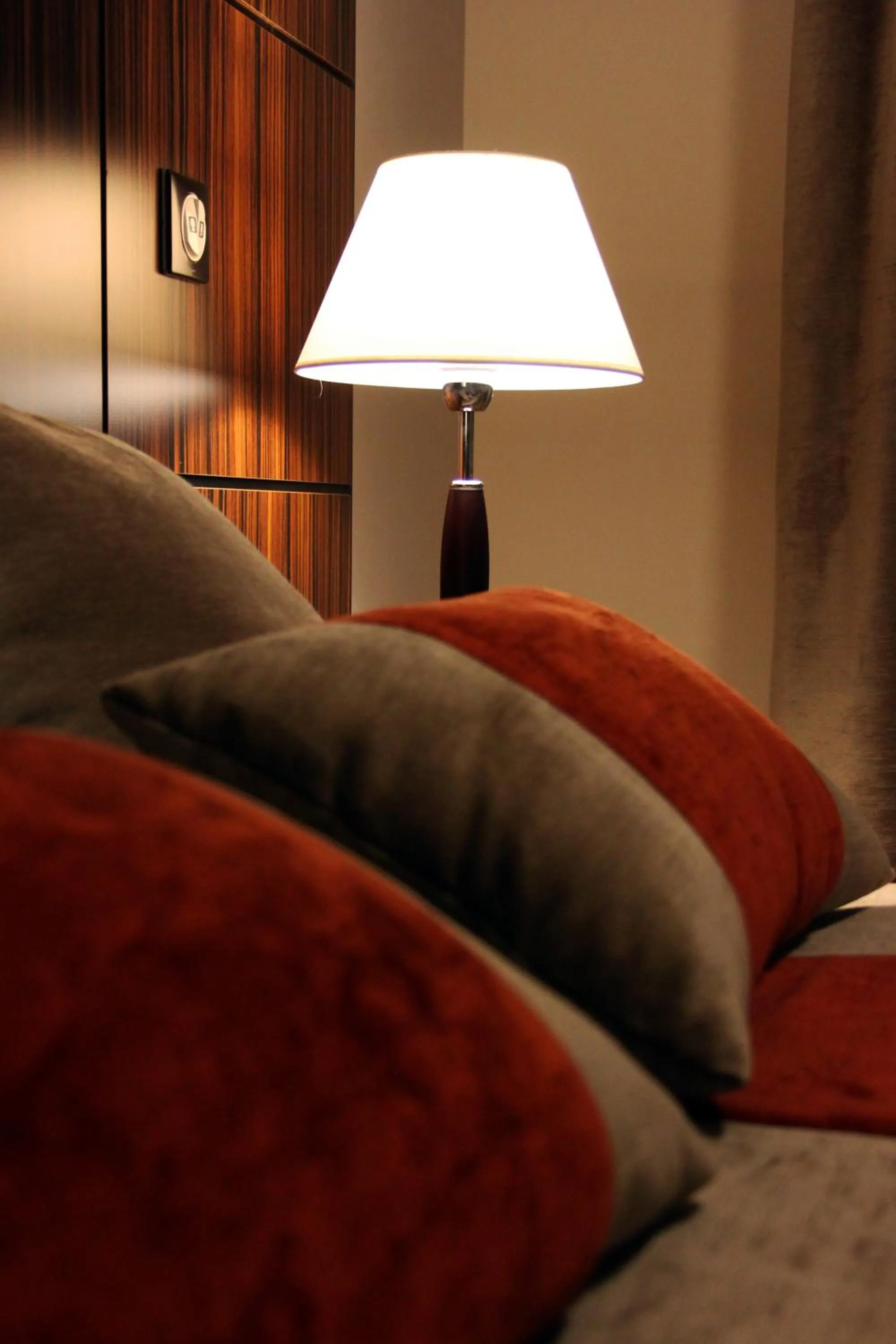 ZENAO MONTREUIL- Croix de Chavaux