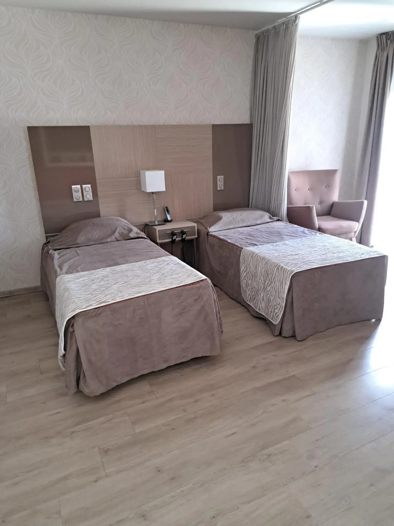 Twin Room in ZENAO MONTREUIL- Croix de Chavaux Twin Room in ZENAO MONTREUIL- Croix de Chavaux