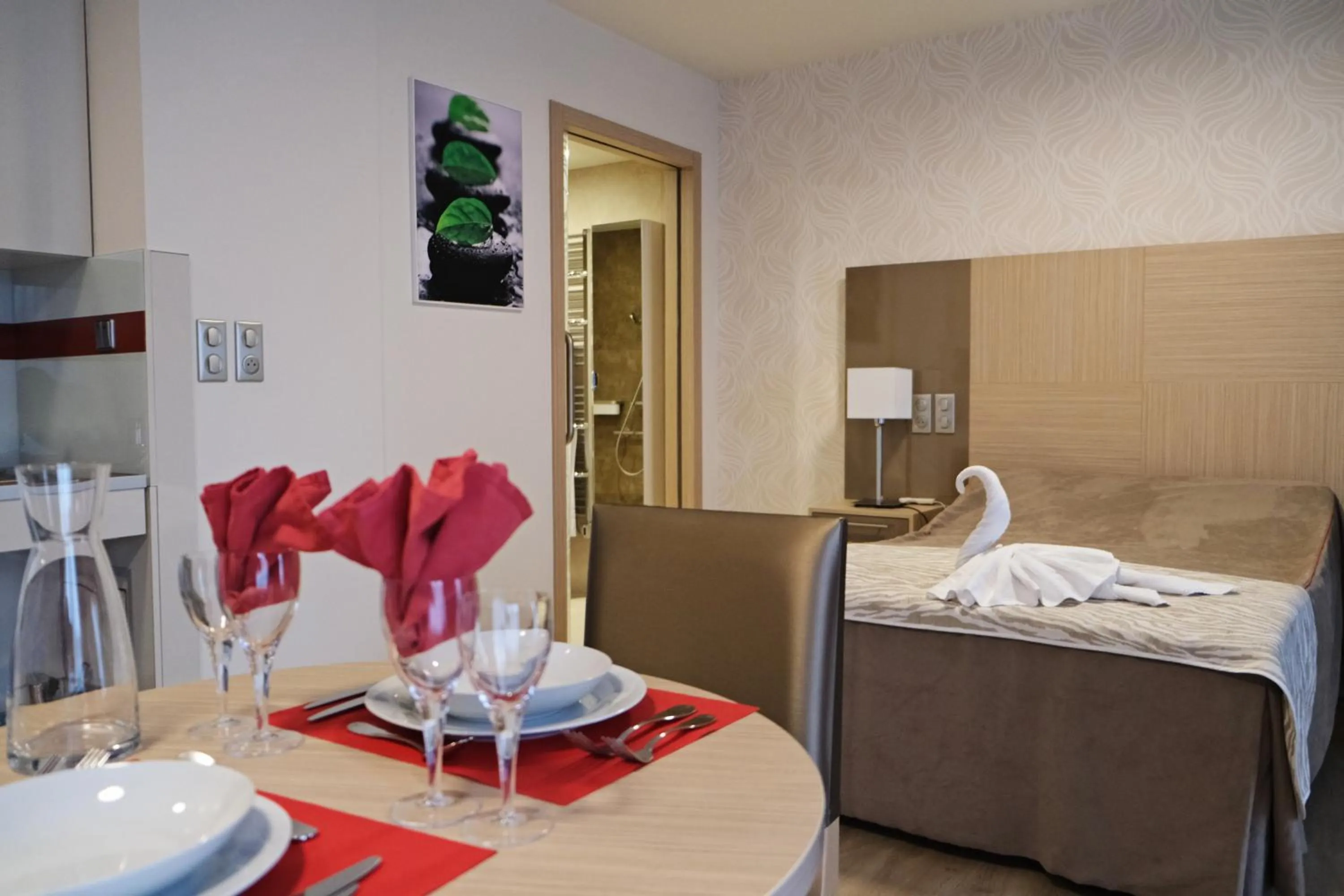 Bed in ZENAO MONTREUIL- Croix de Chavaux