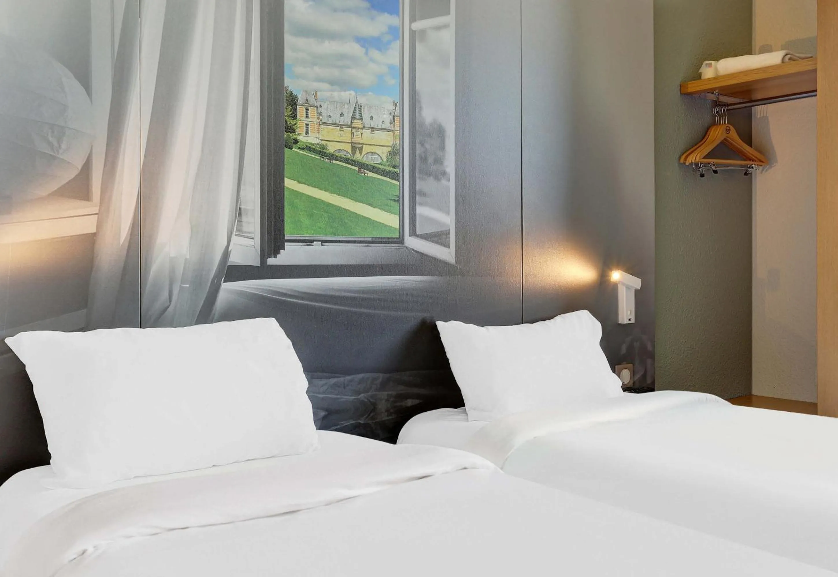 Bedroom, Bed in B&B HOTEL Châlons-en-Champagne