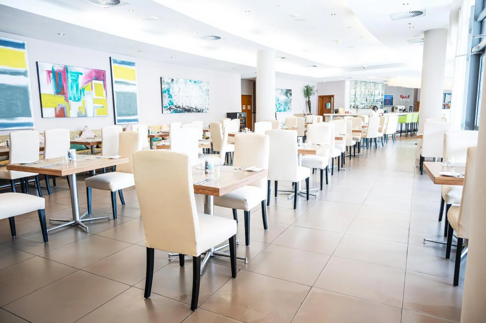 Restaurant/places to eat in Holiday Inn Mauritius Mon Trésor by IHG